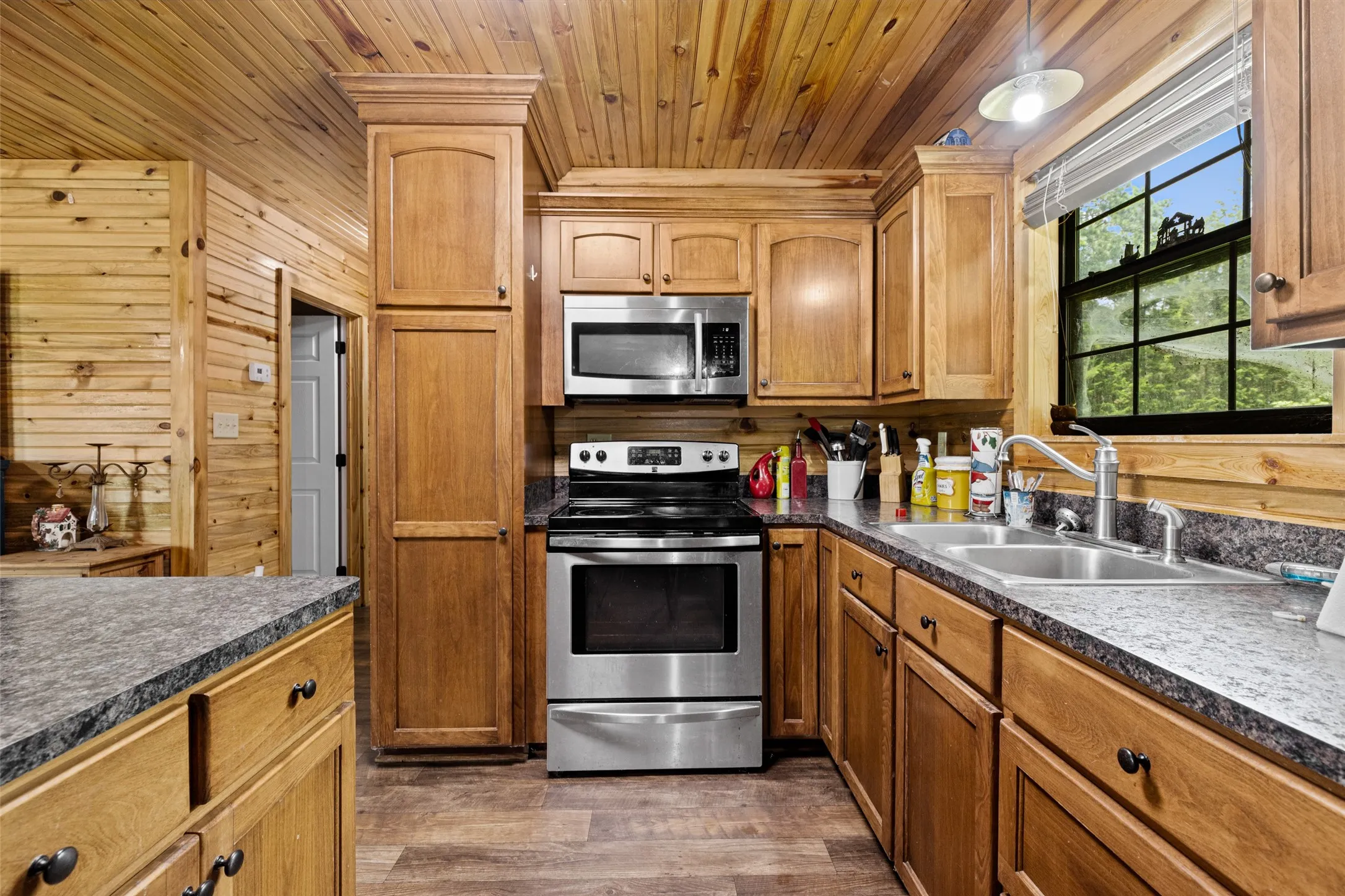 Single Family Residence For Sale in Cass County , 2847 1764 Road, Jefferson, Texas 75657, 5 Bedroom, 3 Bathroom, 2 Garage spaces, 2,400 Sqft, built in 2007, mls#21344356, Real Estate Agent in Jefferson, Homes For Sale in Cass county, Homes For Sale in Jefferson, Realtor in Jefferson Texas, Real Estate Brokerage Independent Realty Texas, Luminita Cordes Realtor