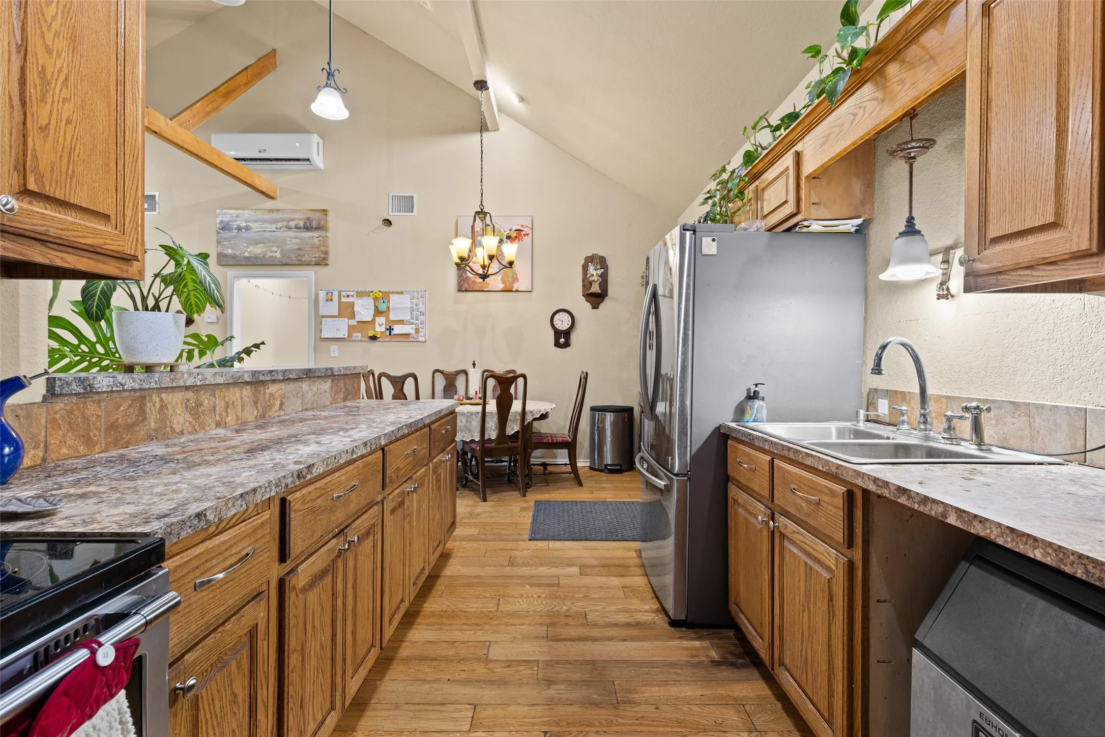 Single Family Residence For Sale in Cass County , 2847 1764 Road, Jefferson, Texas 75657, 5 Bedroom, 3 Bathroom, 2 Garage spaces, 2,400 Sqft, built in 2007, mls#21344356, Real Estate Agent in Jefferson, Homes For Sale in Cass county, Homes For Sale in Jefferson, Realtor in Jefferson Texas, Real Estate Brokerage Independent Realty Texas, Luminita Cordes Realtor