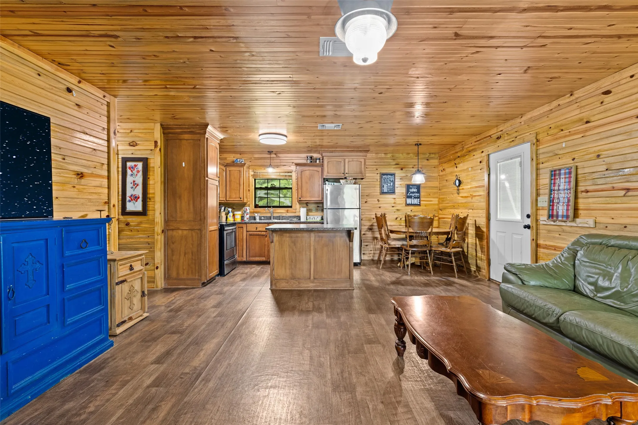 Single Family Residence For Sale in Cass County , 2847 1764 Road, Jefferson, Texas 75657, 5 Bedroom, 3 Bathroom, 2 Garage spaces, 2,400 Sqft, built in 2007, mls#21344356, Real Estate Agent in Jefferson, Homes For Sale in Cass county, Homes For Sale in Jefferson, Realtor in Jefferson Texas, Real Estate Brokerage Independent Realty Texas, Luminita Cordes Realtor