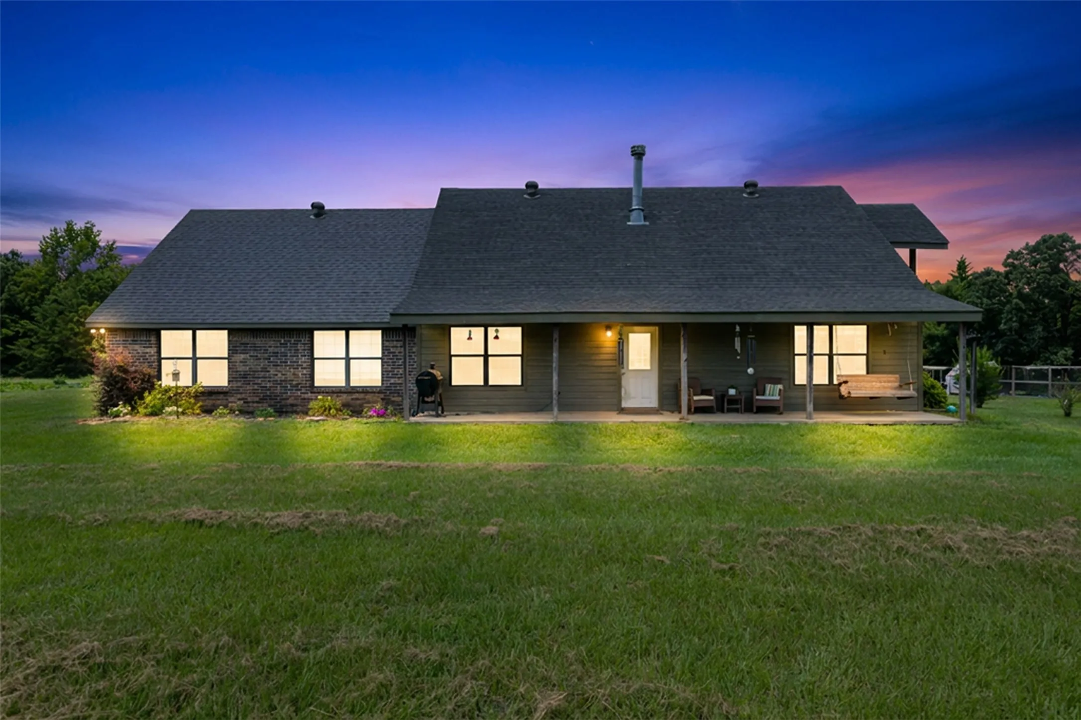 Single Family Residence For Sale in Cass County , 2847 1764 Road, Jefferson, Texas 75657, 5 Bedroom, 3 Bathroom, 2 Garage spaces, 2,400 Sqft, built in 2007, mls#21344356, Real Estate Agent in Jefferson, Homes For Sale in Cass county, Homes For Sale in Jefferson, Realtor in Jefferson Texas, Real Estate Brokerage Independent Realty Texas, Luminita Cordes Realtor