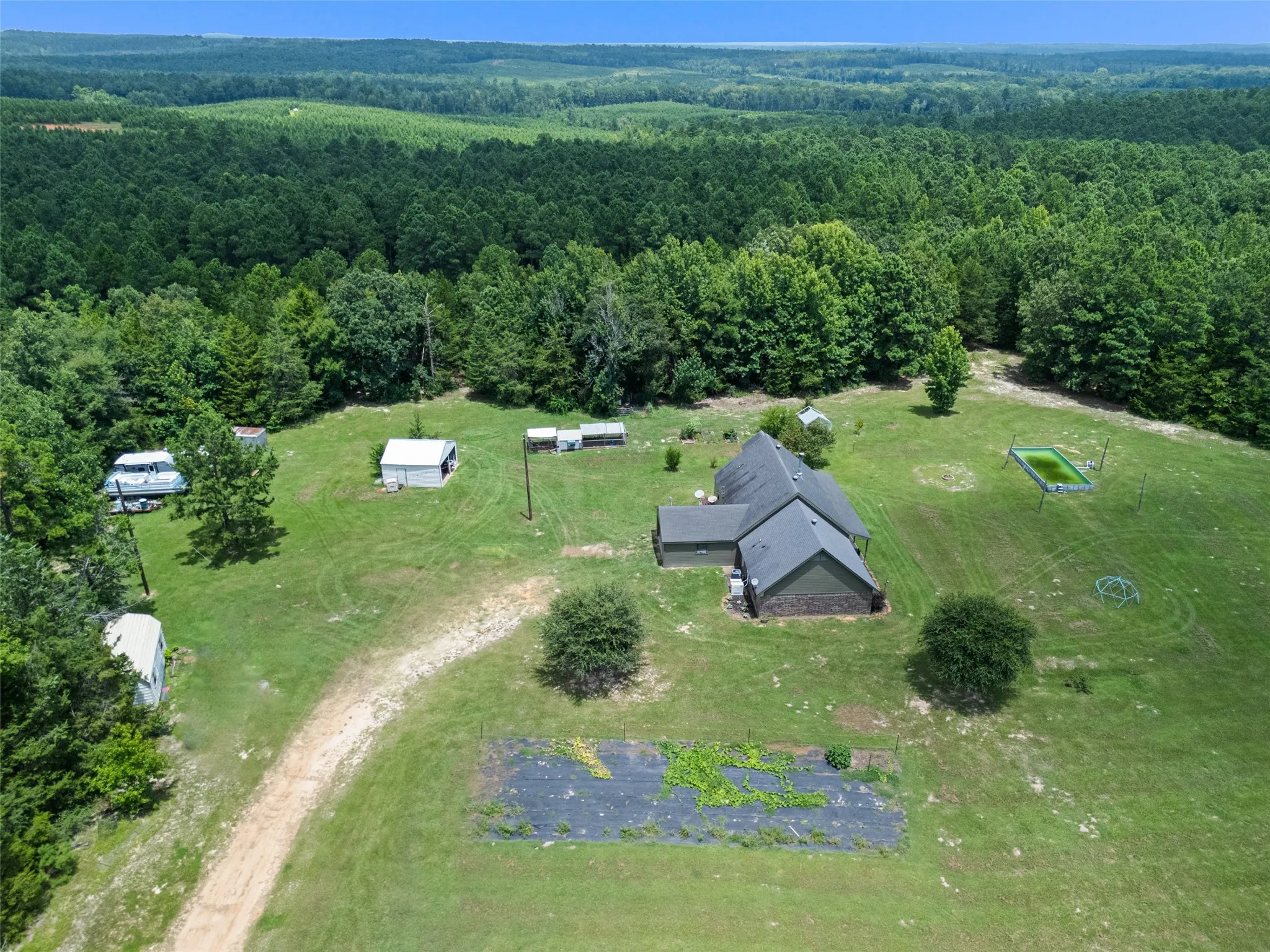 Single Family Residence For Sale in Cass County , 2847 1764 Road, Jefferson, Texas 75657, 5 Bedroom, 3 Bathroom, 2 Garage spaces, 2,400 Sqft, built in 2007, mls#21344356, Real Estate Agent in Jefferson, Homes For Sale in Cass county, Homes For Sale in Jefferson, Realtor in Jefferson Texas, Real Estate Brokerage Independent Realty Texas, Luminita Cordes Realtor