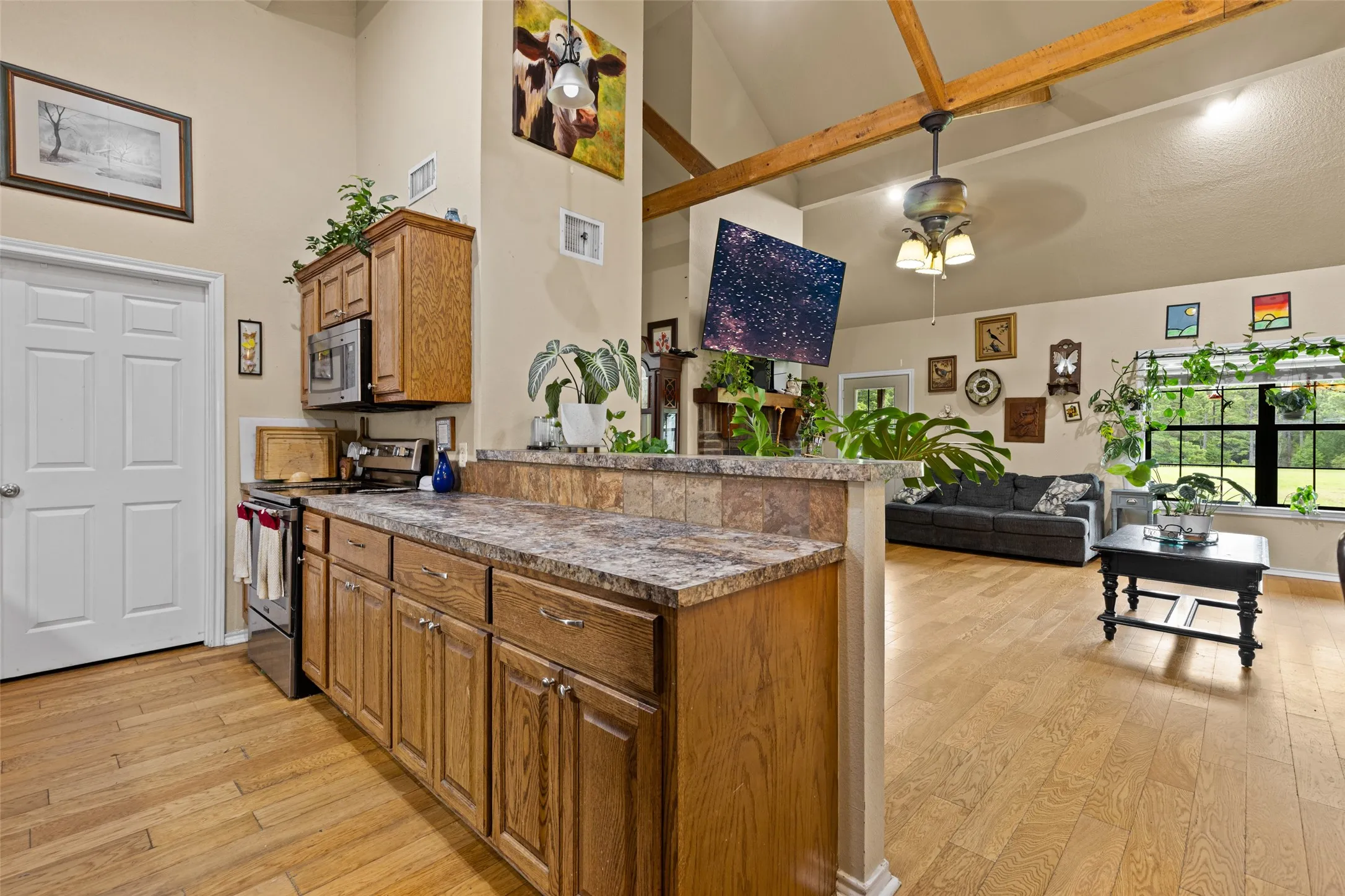 Single Family Residence For Sale in Cass County , 2847 1764 Road, Jefferson, Texas 75657, 5 Bedroom, 3 Bathroom, 2 Garage spaces, 2,400 Sqft, built in 2007, mls#21344356, Real Estate Agent in Jefferson, Homes For Sale in Cass county, Homes For Sale in Jefferson, Realtor in Jefferson Texas, Real Estate Brokerage Independent Realty Texas, Luminita Cordes Realtor