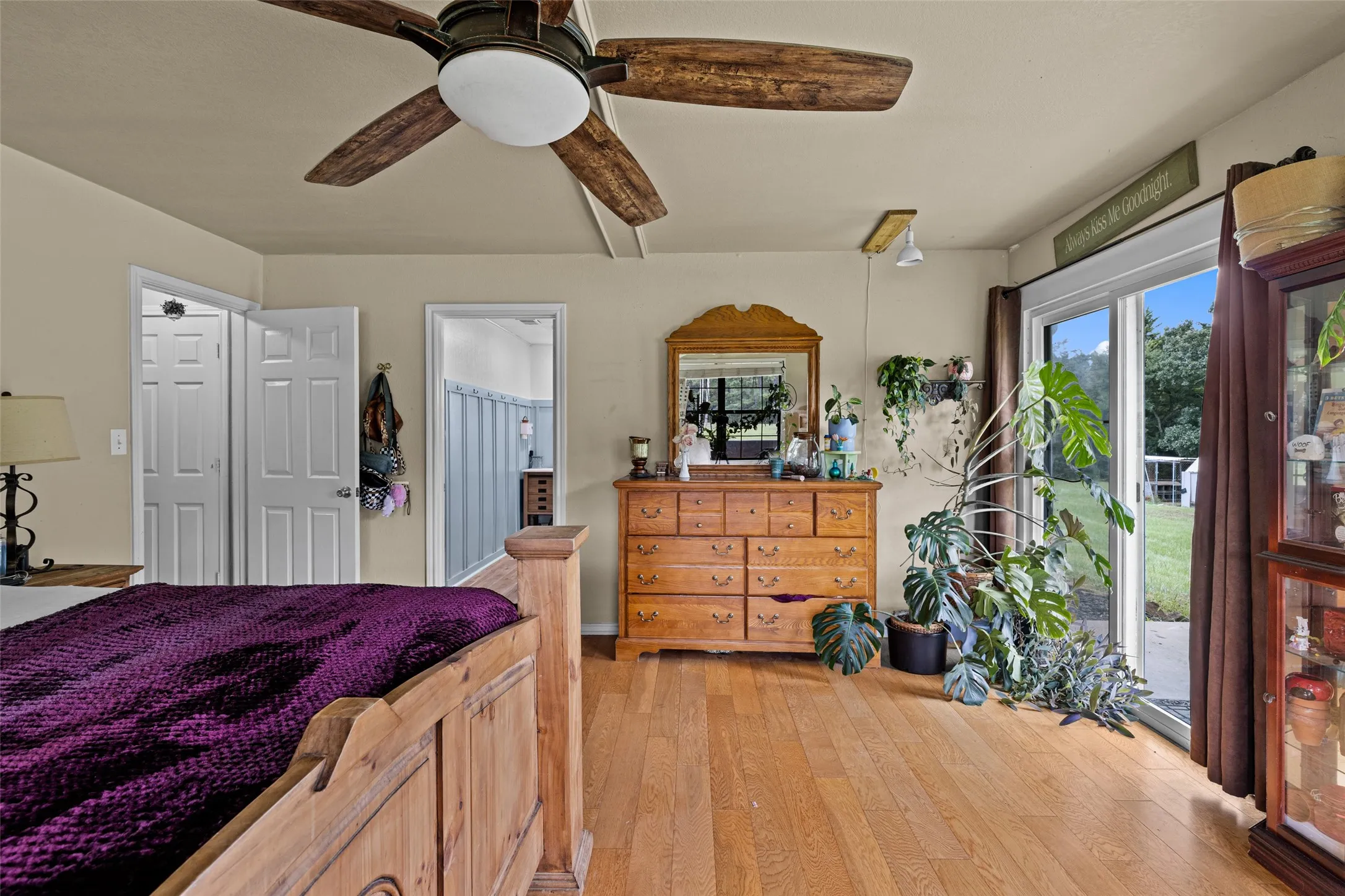 Single Family Residence For Sale in Cass County , 2847 1764 Road, Jefferson, Texas 75657, 5 Bedroom, 3 Bathroom, 2 Garage spaces, 2,400 Sqft, built in 2007, mls#21344356, Real Estate Agent in Jefferson, Homes For Sale in Cass county, Homes For Sale in Jefferson, Realtor in Jefferson Texas, Real Estate Brokerage Independent Realty Texas, Luminita Cordes Realtor