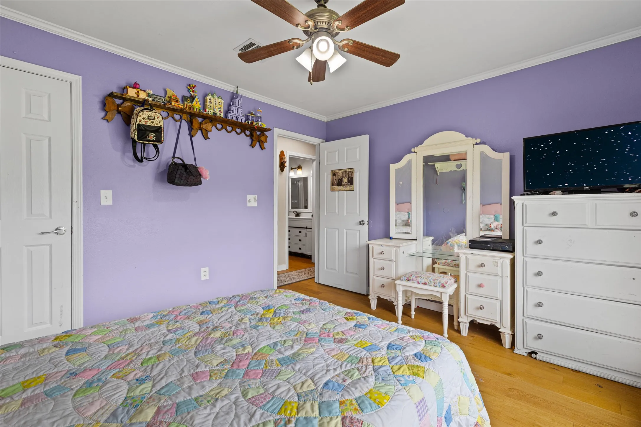 Single Family Residence For Sale in Cass County , 2847 1764 Road, Jefferson, Texas 75657, 5 Bedroom, 3 Bathroom, 2 Garage spaces, 2,400 Sqft, built in 2007, mls#21344356, Real Estate Agent in Jefferson, Homes For Sale in Cass county, Homes For Sale in Jefferson, Realtor in Jefferson Texas, Real Estate Brokerage Independent Realty Texas, Luminita Cordes Realtor
