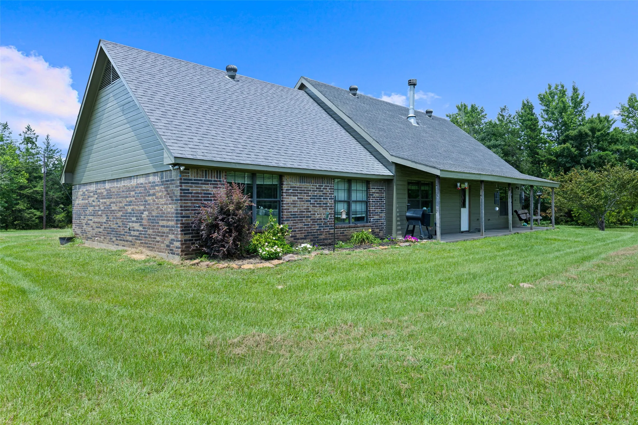 Single Family Residence For Sale in Cass County , 2847 1764 Road, Jefferson, Texas 75657, 5 Bedroom, 3 Bathroom, 2 Garage spaces, 2,400 Sqft, built in 2007, mls#21344356, Real Estate Agent in Jefferson, Homes For Sale in Cass county, Homes For Sale in Jefferson, Realtor in Jefferson Texas, Real Estate Brokerage Independent Realty Texas, Luminita Cordes Realtor