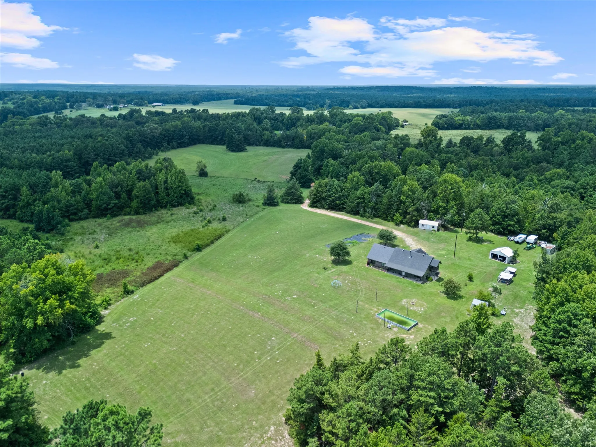 Single Family Residence For Sale in Cass County , 2847 1764 Road, Jefferson, Texas 75657, 5 Bedroom, 3 Bathroom, 2 Garage spaces, 2,400 Sqft, built in 2007, mls#21344356, Real Estate Agent in Jefferson, Homes For Sale in Cass county, Homes For Sale in Jefferson, Realtor in Jefferson Texas, Real Estate Brokerage Independent Realty Texas, Luminita Cordes Realtor