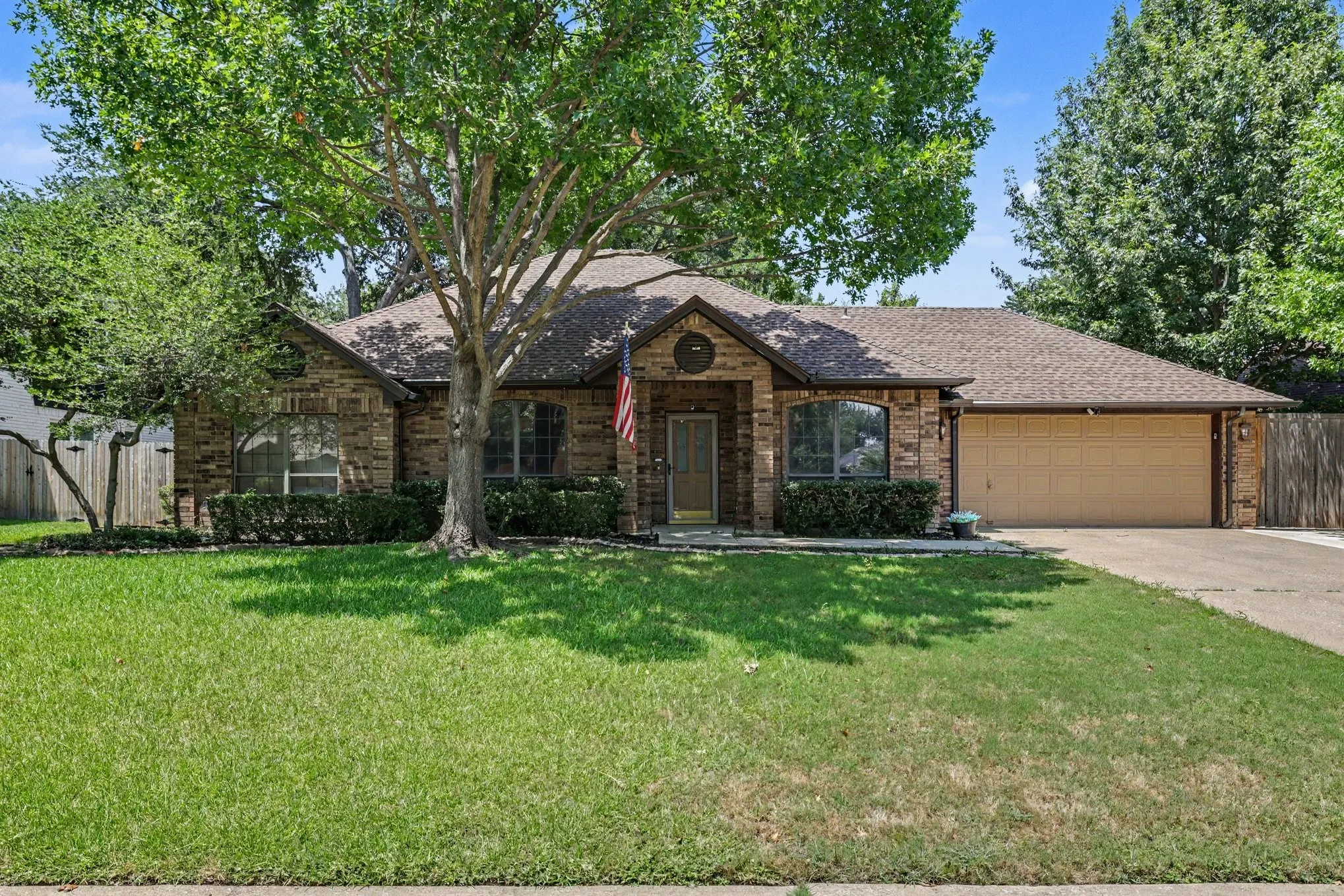 Single Family Residence For Sale in Denton County , 2421 Cornell Drive, Flower Mound, Texas 75022, 3 Bedroom, 3 Bathroom, 2 Garage spaces, 1,884 Sqft, built in 1988, mls#21343024, Real Estate Agent in Flower Mound, Homes For Sale in Denton county, Homes For Sale in Flower Mound, Realtor in Flower Mound Texas, Real Estate Brokerage Independent Realty Texas, Luminita Cordes Realtor