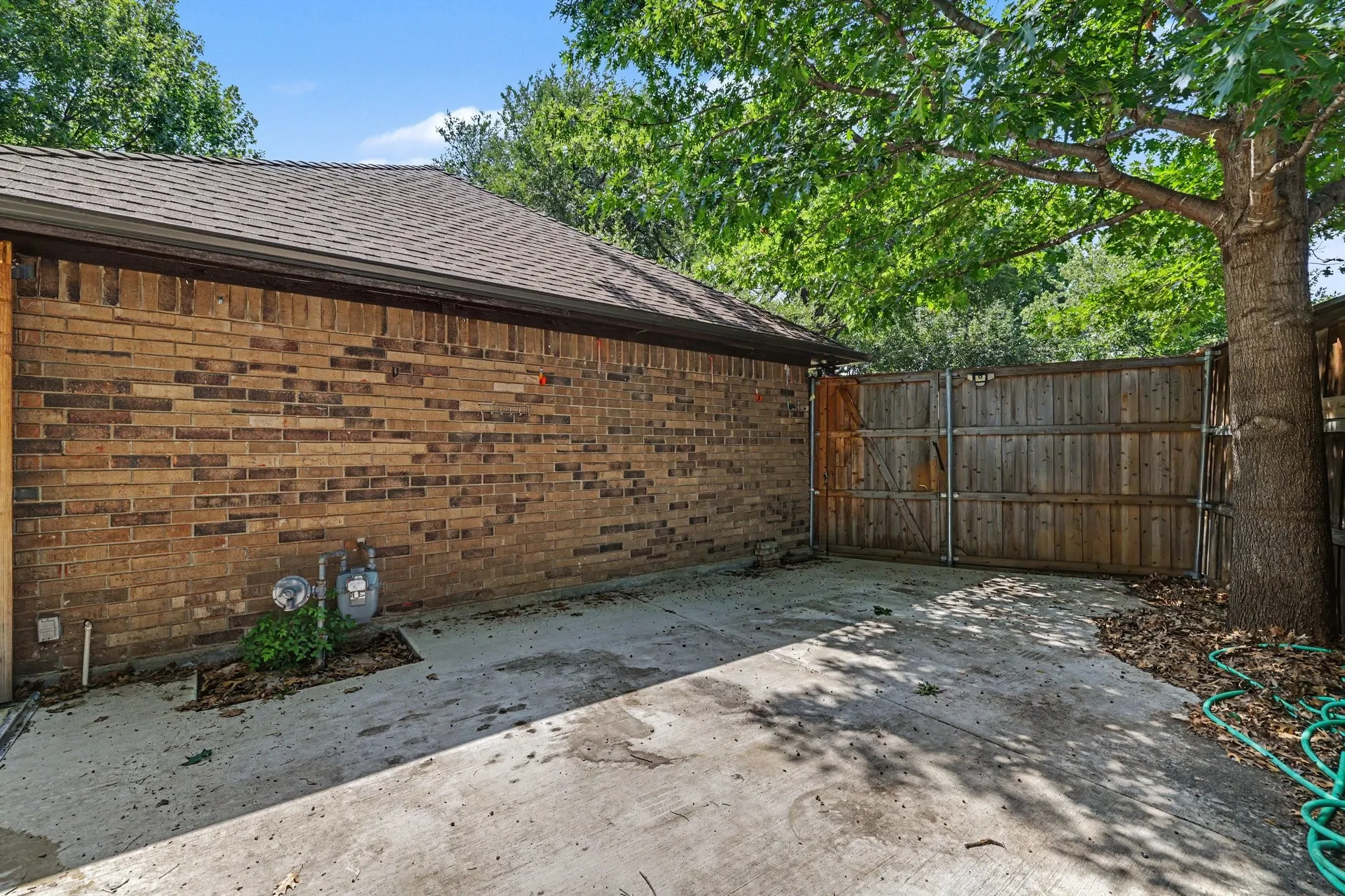 Single Family Residence For Sale in Denton County , 2421 Cornell Drive, Flower Mound, Texas 75022, 3 Bedroom, 3 Bathroom, 2 Garage spaces, 1,884 Sqft, built in 1988, mls#21343024, Real Estate Agent in Flower Mound, Homes For Sale in Denton county, Homes For Sale in Flower Mound, Realtor in Flower Mound Texas, Real Estate Brokerage Independent Realty Texas, Luminita Cordes Realtor