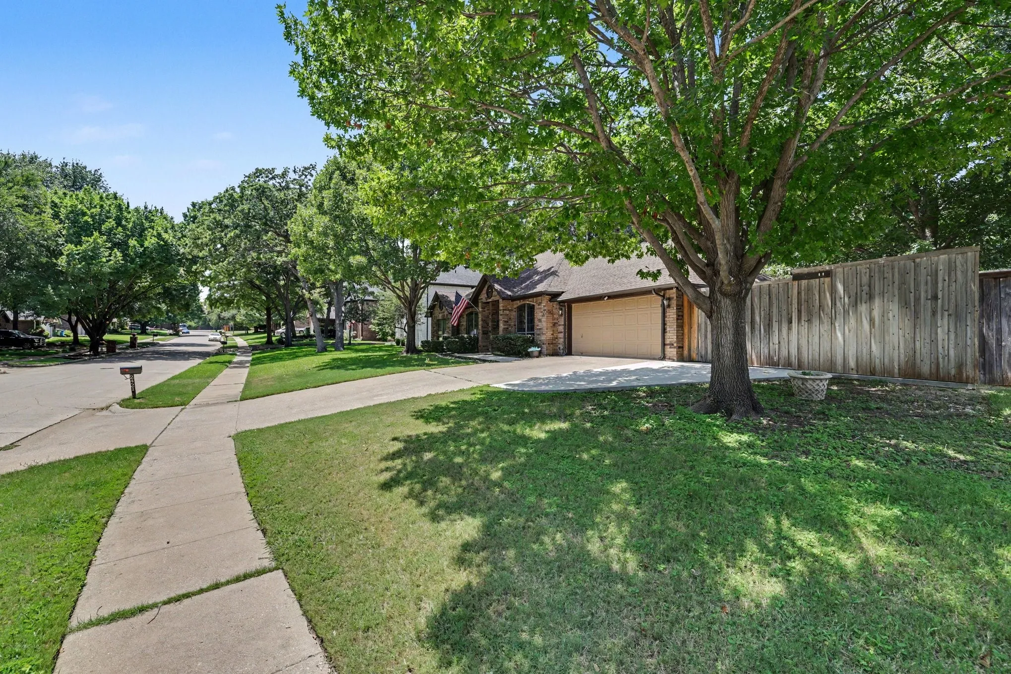 Single Family Residence For Sale in Denton County , 2421 Cornell Drive, Flower Mound, Texas 75022, 3 Bedroom, 3 Bathroom, 2 Garage spaces, 1,884 Sqft, built in 1988, mls#21343024, Real Estate Agent in Flower Mound, Homes For Sale in Denton county, Homes For Sale in Flower Mound, Realtor in Flower Mound Texas, Real Estate Brokerage Independent Realty Texas, Luminita Cordes Realtor