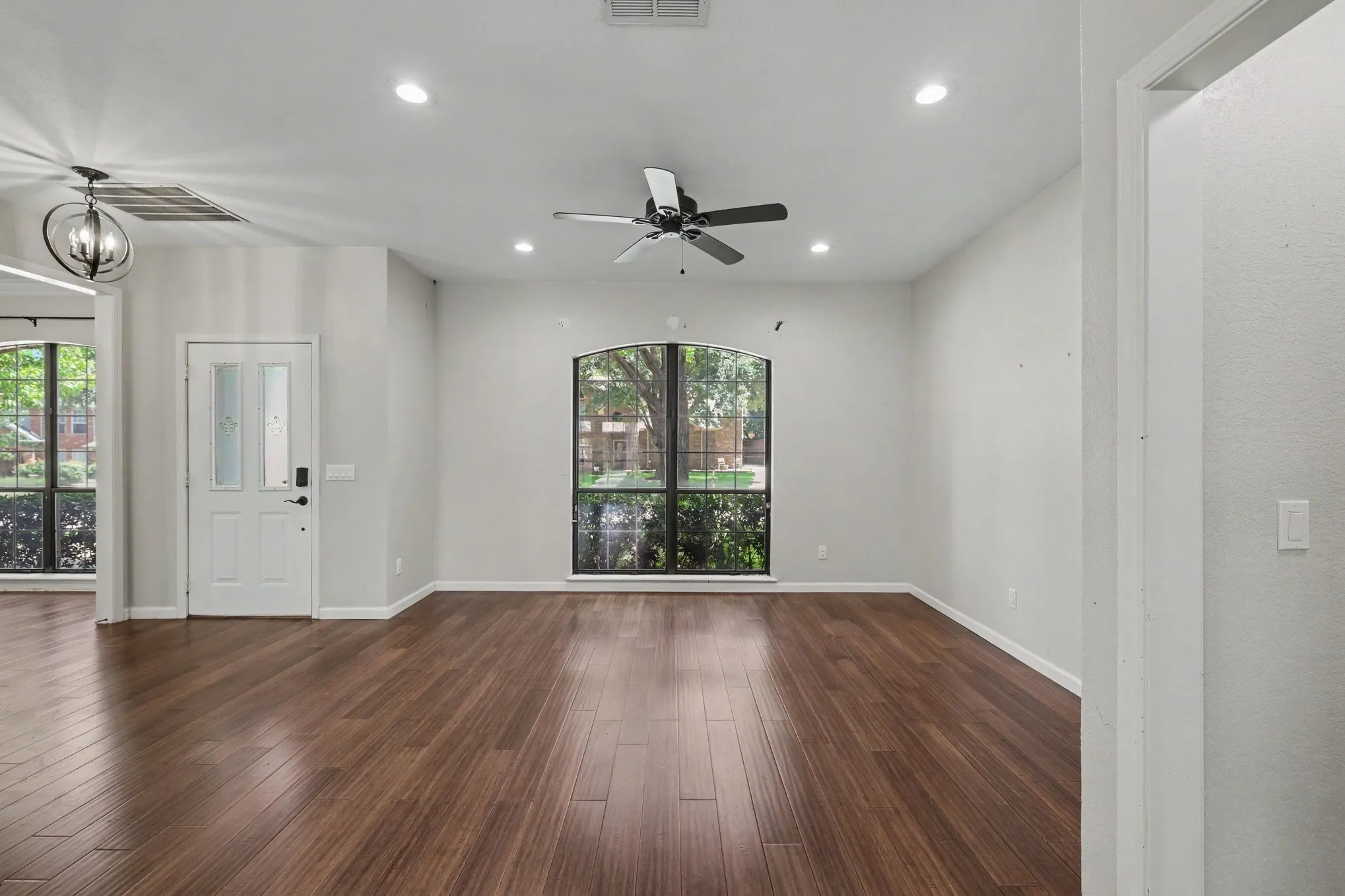 Single Family Residence For Sale in Denton County , 2421 Cornell Drive, Flower Mound, Texas 75022, 3 Bedroom, 3 Bathroom, 2 Garage spaces, 1,884 Sqft, built in 1988, mls#21343024, Real Estate Agent in Flower Mound, Homes For Sale in Denton county, Homes For Sale in Flower Mound, Realtor in Flower Mound Texas, Real Estate Brokerage Independent Realty Texas, Luminita Cordes Realtor