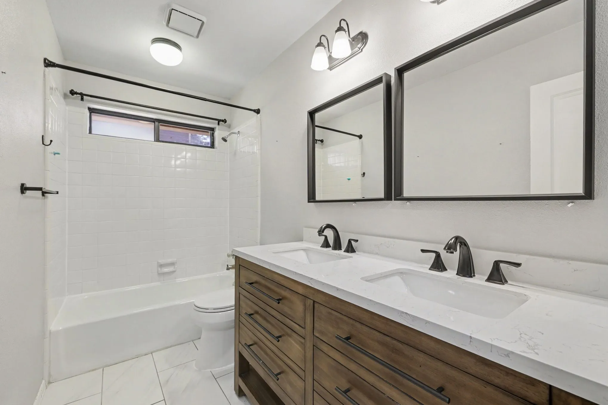 Single Family Residence For Sale in Denton County , 2421 Cornell Drive, Flower Mound, Texas 75022, 3 Bedroom, 3 Bathroom, 2 Garage spaces, 1,884 Sqft, built in 1988, mls#21343024, Real Estate Agent in Flower Mound, Homes For Sale in Denton county, Homes For Sale in Flower Mound, Realtor in Flower Mound Texas, Real Estate Brokerage Independent Realty Texas, Luminita Cordes Realtor