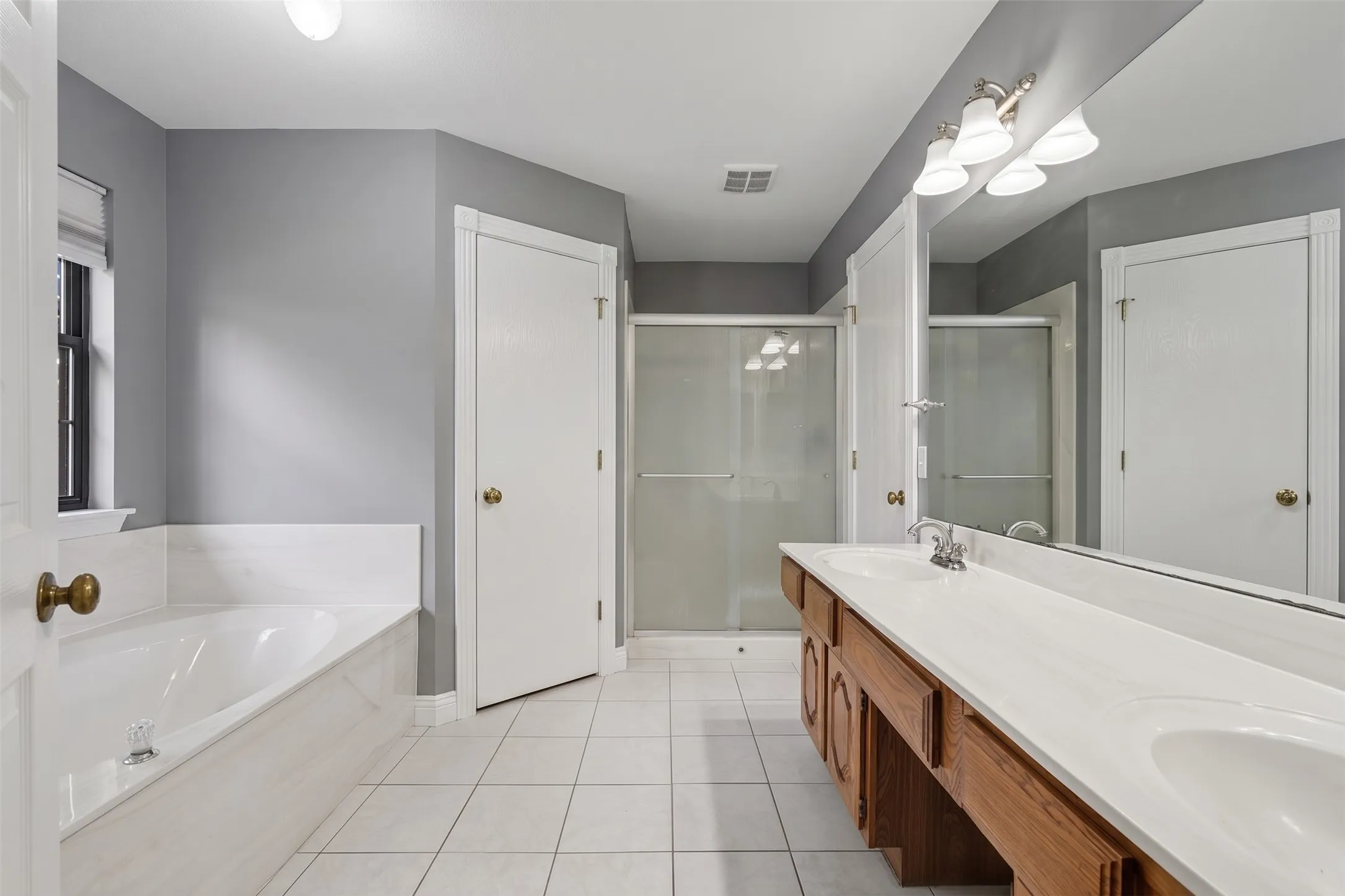 Single Family Residence For Sale in Denton County , 2421 Cornell Drive, Flower Mound, Texas 75022, 3 Bedroom, 3 Bathroom, 2 Garage spaces, 1,884 Sqft, built in 1988, mls#21343024, Real Estate Agent in Flower Mound, Homes For Sale in Denton county, Homes For Sale in Flower Mound, Realtor in Flower Mound Texas, Real Estate Brokerage Independent Realty Texas, Luminita Cordes Realtor