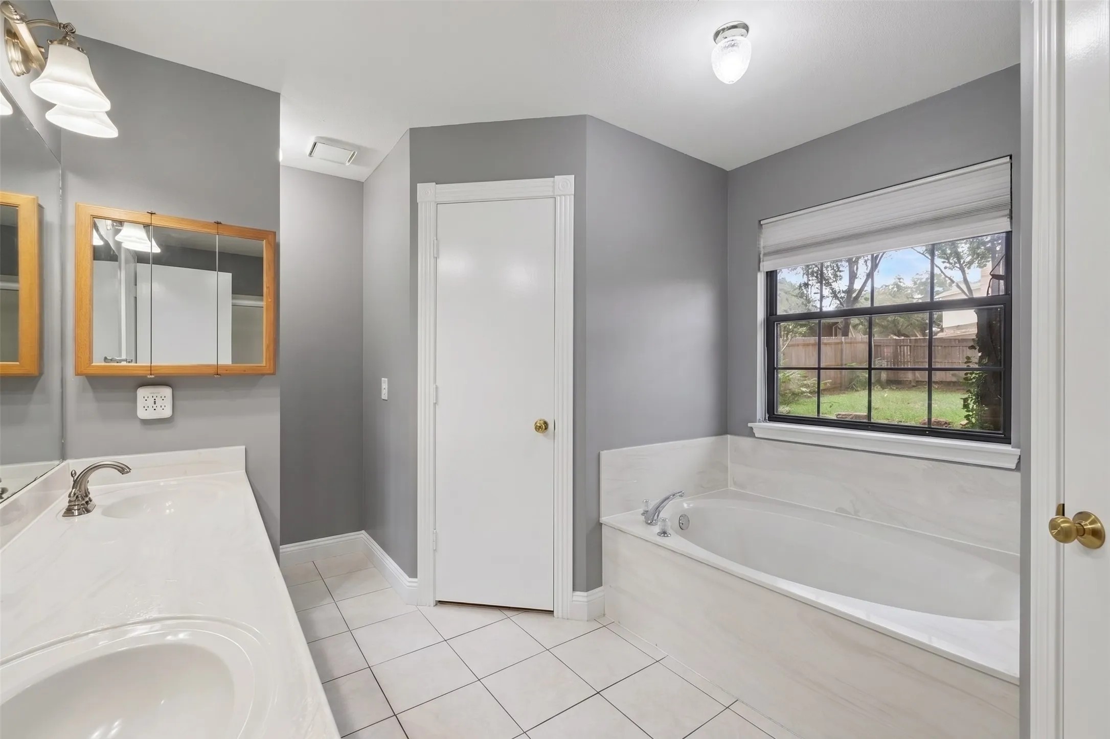 Single Family Residence For Sale in Denton County , 2421 Cornell Drive, Flower Mound, Texas 75022, 3 Bedroom, 3 Bathroom, 2 Garage spaces, 1,884 Sqft, built in 1988, mls#21343024, Real Estate Agent in Flower Mound, Homes For Sale in Denton county, Homes For Sale in Flower Mound, Realtor in Flower Mound Texas, Real Estate Brokerage Independent Realty Texas, Luminita Cordes Realtor