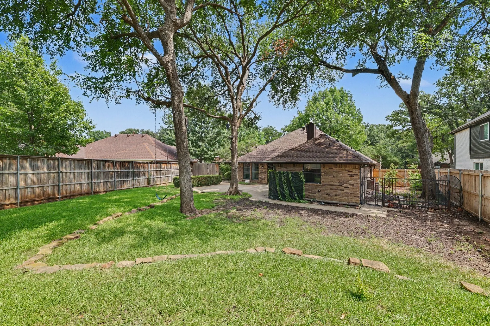 Single Family Residence For Sale in Denton County , 2421 Cornell Drive, Flower Mound, Texas 75022, 3 Bedroom, 3 Bathroom, 2 Garage spaces, 1,884 Sqft, built in 1988, mls#21343024, Real Estate Agent in Flower Mound, Homes For Sale in Denton county, Homes For Sale in Flower Mound, Realtor in Flower Mound Texas, Real Estate Brokerage Independent Realty Texas, Luminita Cordes Realtor
