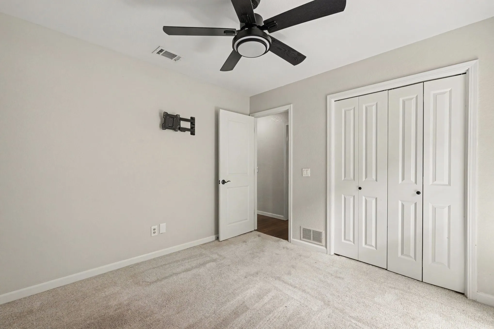 Single Family Residence For Sale in Denton County , 2421 Cornell Drive, Flower Mound, Texas 75022, 3 Bedroom, 3 Bathroom, 2 Garage spaces, 1,884 Sqft, built in 1988, mls#21343024, Real Estate Agent in Flower Mound, Homes For Sale in Denton county, Homes For Sale in Flower Mound, Realtor in Flower Mound Texas, Real Estate Brokerage Independent Realty Texas, Luminita Cordes Realtor