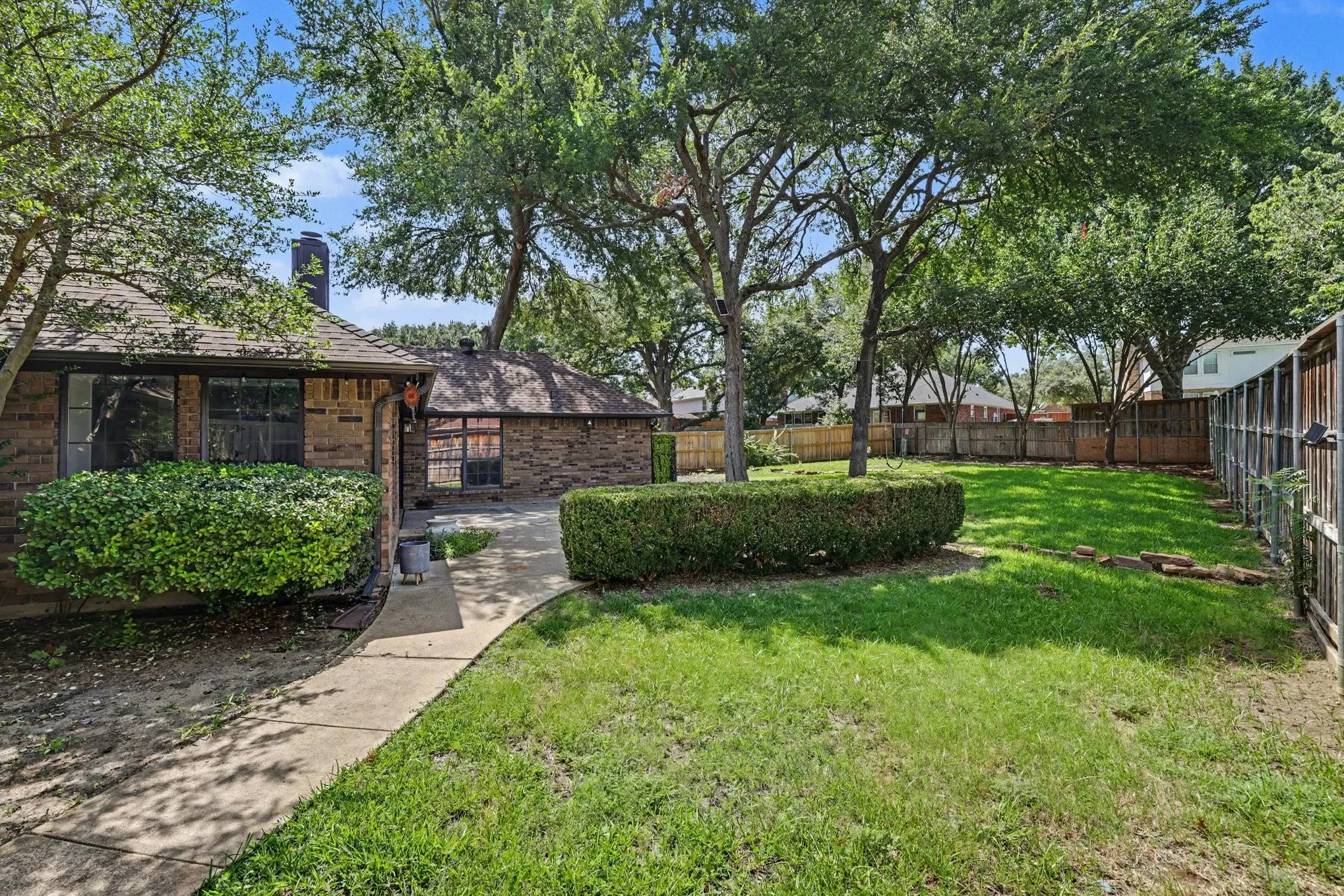 Single Family Residence For Sale in Denton County , 2421 Cornell Drive, Flower Mound, Texas 75022, 3 Bedroom, 3 Bathroom, 2 Garage spaces, 1,884 Sqft, built in 1988, mls#21343024, Real Estate Agent in Flower Mound, Homes For Sale in Denton county, Homes For Sale in Flower Mound, Realtor in Flower Mound Texas, Real Estate Brokerage Independent Realty Texas, Luminita Cordes Realtor