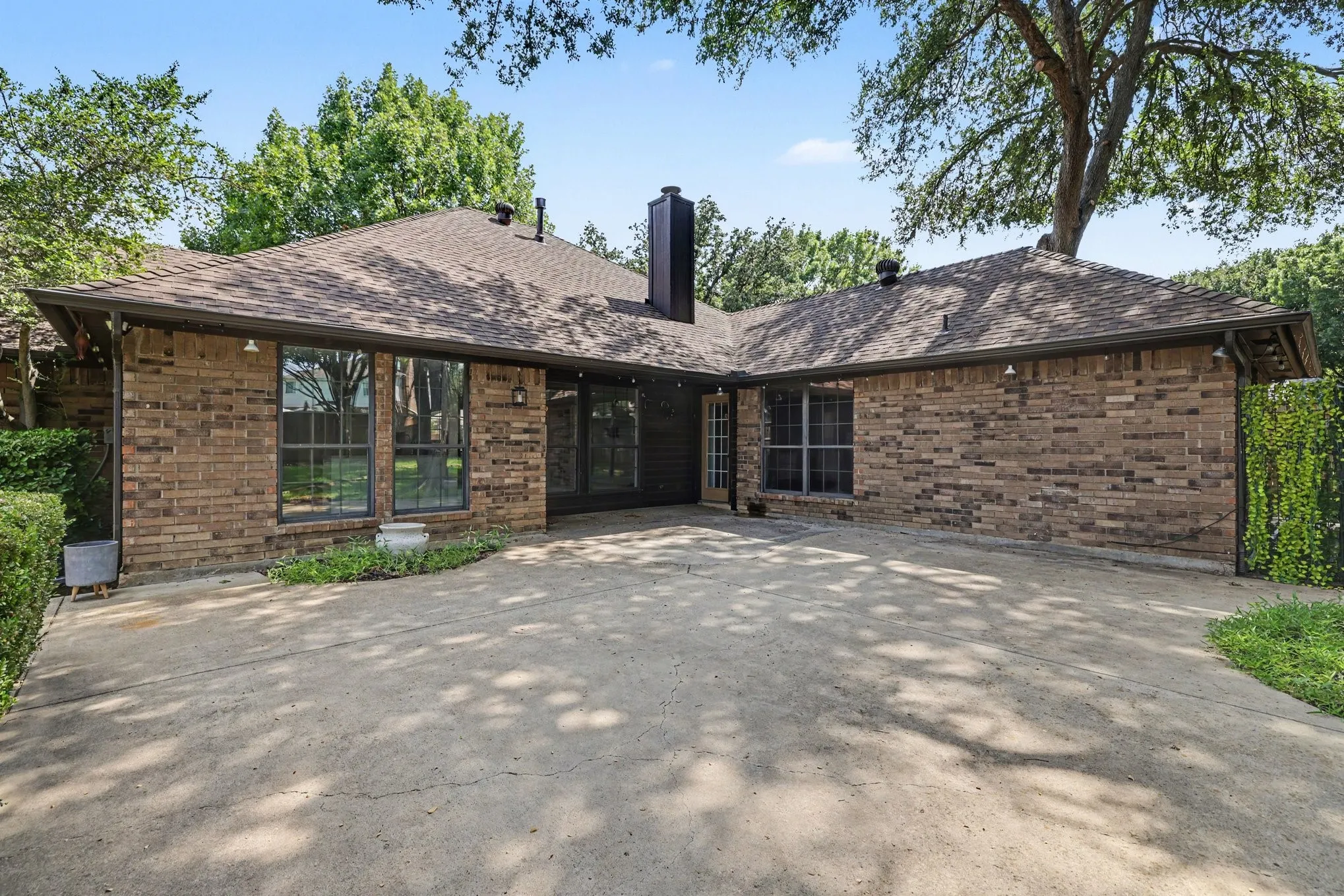 Single Family Residence For Sale in Denton County , 2421 Cornell Drive, Flower Mound, Texas 75022, 3 Bedroom, 3 Bathroom, 2 Garage spaces, 1,884 Sqft, built in 1988, mls#21343024, Real Estate Agent in Flower Mound, Homes For Sale in Denton county, Homes For Sale in Flower Mound, Realtor in Flower Mound Texas, Real Estate Brokerage Independent Realty Texas, Luminita Cordes Realtor