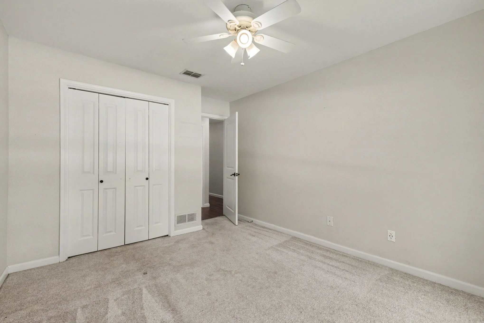 Single Family Residence For Sale in Denton County , 2421 Cornell Drive, Flower Mound, Texas 75022, 3 Bedroom, 3 Bathroom, 2 Garage spaces, 1,884 Sqft, built in 1988, mls#21343024, Real Estate Agent in Flower Mound, Homes For Sale in Denton county, Homes For Sale in Flower Mound, Realtor in Flower Mound Texas, Real Estate Brokerage Independent Realty Texas, Luminita Cordes Realtor