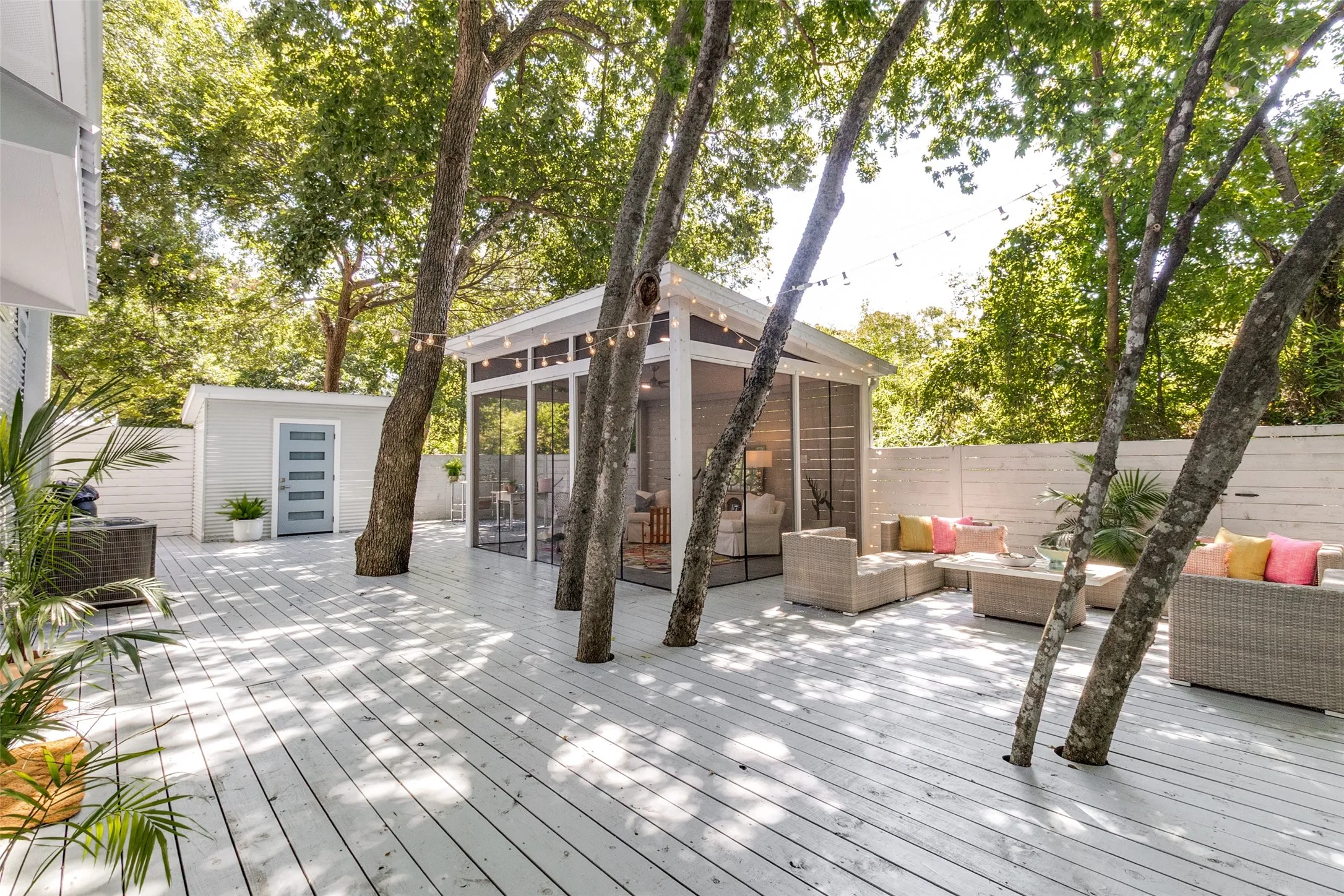 Single Family Residence For Sale in Dallas County , 8820 Eustis Avenue, Dallas, Texas 75218, 2 Bedroom, 2 Bathroom, Garage spaces, 1,164 Sqft, built in 2012, mls#21336213, Real Estate Agent in Dallas, Homes For Sale in Dallas county, Homes For Sale in Dallas, Realtor in Dallas Texas, Real Estate Brokerage Independent Realty Texas, Luminita Cordes Realtor