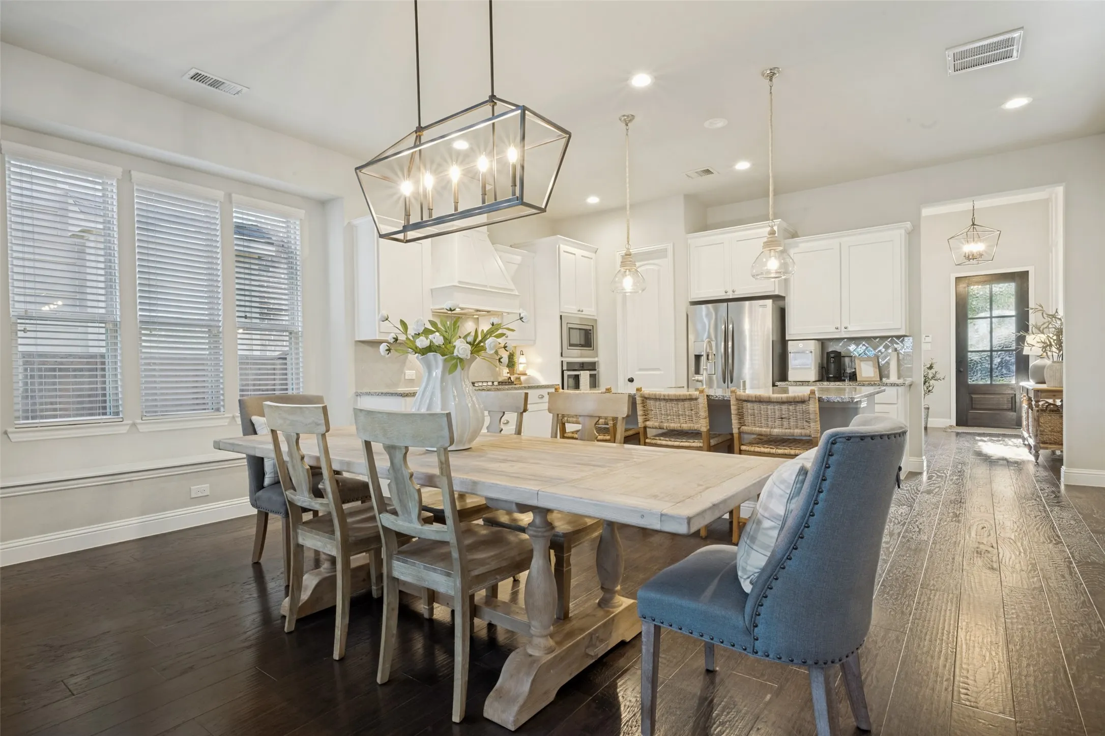 Single Family Residence For Sale in Denton County , 9004 Washington Lane, Argyle, Texas 76226, 4 Bedroom, 3 Bathroom, 2 Garage spaces, 2,977 Sqft, built in 2018, mls#21339515, Real Estate Agent in Argyle, Homes For Sale in Denton county, Homes For Sale in Argyle, Realtor in Argyle Texas, Real Estate Brokerage Independent Realty Texas, Luminita Cordes Realtor