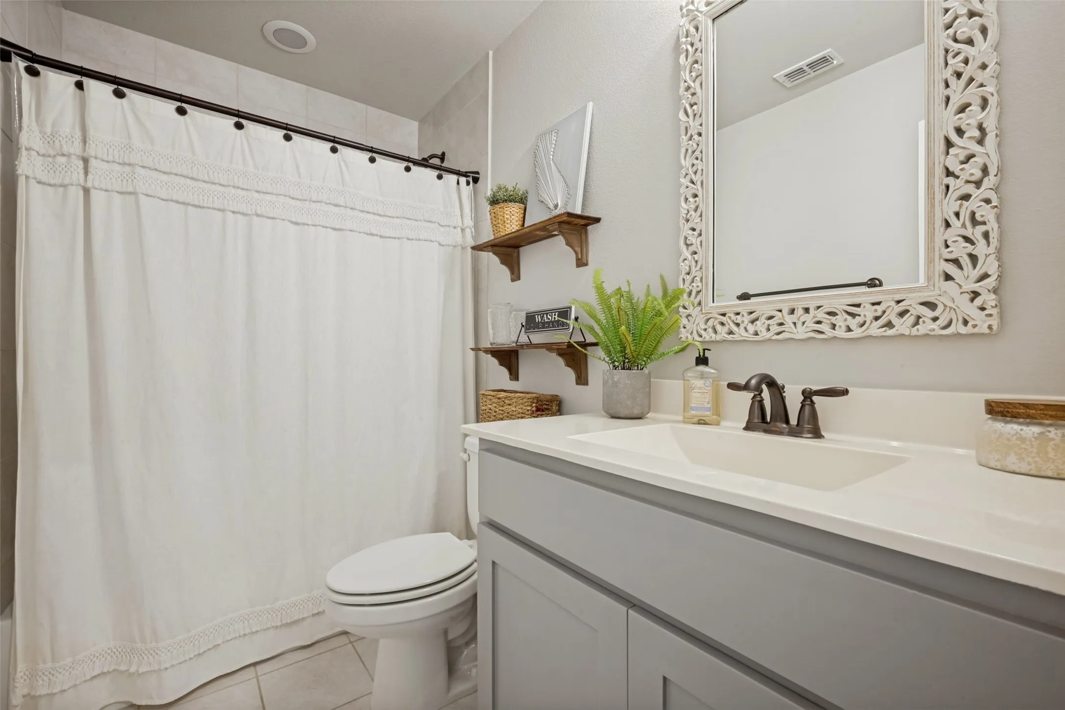 Single Family Residence For Sale in Denton County , 9004 Washington Lane, Argyle, Texas 76226, 4 Bedroom, 3 Bathroom, 2 Garage spaces, 2,977 Sqft, built in 2018, mls#21339515, Real Estate Agent in Argyle, Homes For Sale in Denton county, Homes For Sale in Argyle, Realtor in Argyle Texas, Real Estate Brokerage Independent Realty Texas, Luminita Cordes Realtor