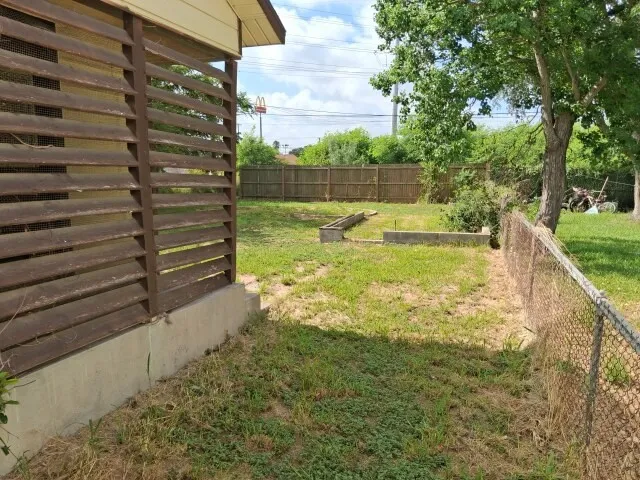 Single Family Residence For Sale in Nueces County , 4405 S Cornelia Circle, Corpus Christi, Texas 78408, 2 Bedroom, 1 Bathroom, 2 Garage spaces, 1,030 Sqft, built in 1952, mls#21344447, Real Estate Agent in Corpus Christi, Homes For Sale in Nueces county, Homes For Sale in Corpus Christi, Realtor in Corpus Christi Texas, Real Estate Brokerage Independent Realty Texas, Luminita Cordes Realtor