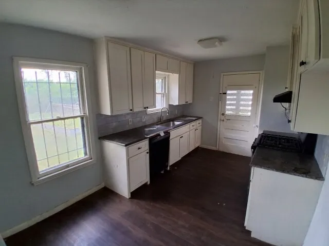 Single Family Residence For Sale in Nueces County , 4405 S Cornelia Circle, Corpus Christi, Texas 78408, 2 Bedroom, 1 Bathroom, 2 Garage spaces, 1,030 Sqft, built in 1952, mls#21344447, Real Estate Agent in Corpus Christi, Homes For Sale in Nueces county, Homes For Sale in Corpus Christi, Realtor in Corpus Christi Texas, Real Estate Brokerage Independent Realty Texas, Luminita Cordes Realtor