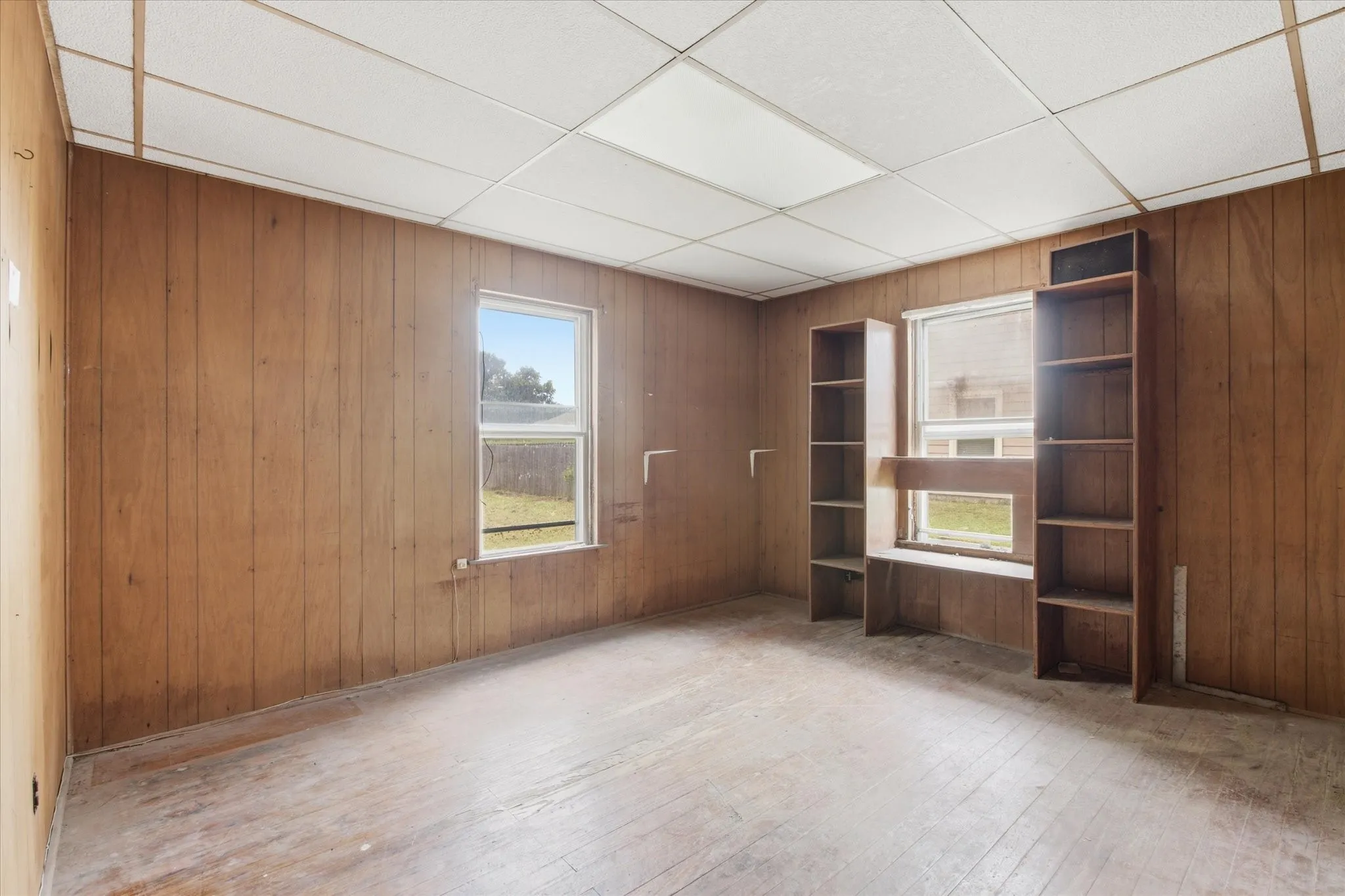 Single Family Residence For Sale in Fannin County , 1626 Kennedy Street, Bonham, Texas 75418, 6 Bedroom, 2 Bathroom, Garage spaces, 2,354 Sqft, built in 1940, mls#21343986, Real Estate Agent in Bonham, Homes For Sale in Fannin county, Homes For Sale in Bonham, Realtor in Bonham Texas, Real Estate Brokerage Independent Realty Texas, Luminita Cordes Realtor