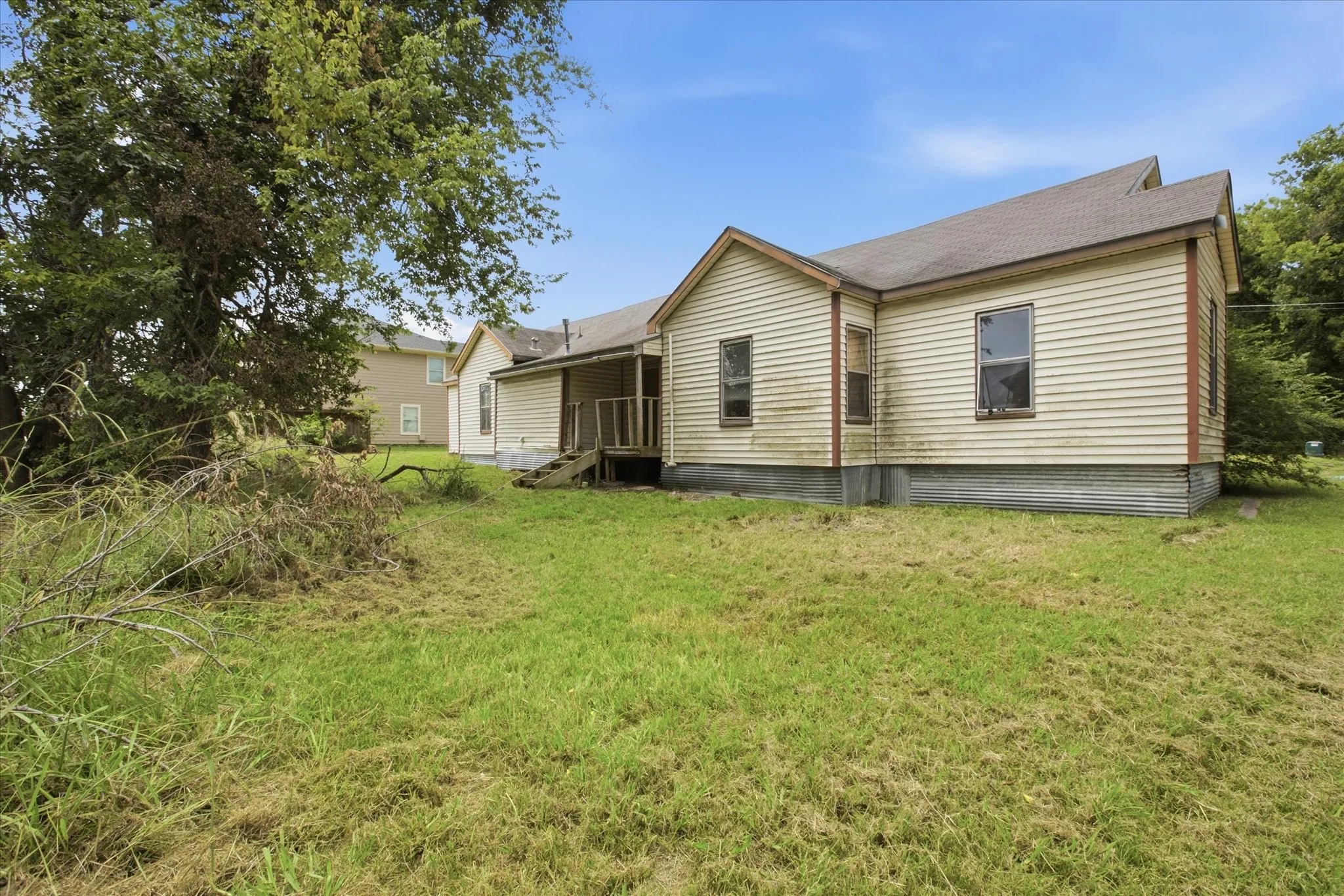 Single Family Residence For Sale in Fannin County , 1626 Kennedy Street, Bonham, Texas 75418, 6 Bedroom, 2 Bathroom, Garage spaces, 2,354 Sqft, built in 1940, mls#21343986, Real Estate Agent in Bonham, Homes For Sale in Fannin county, Homes For Sale in Bonham, Realtor in Bonham Texas, Real Estate Brokerage Independent Realty Texas, Luminita Cordes Realtor