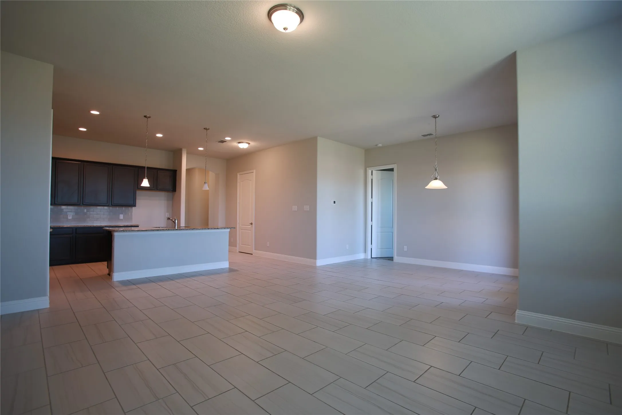 Single Family Residence For Rent in Collin County , 219 Lexington Avenue, Melissa, Texas 75454, 4 Bedroom, 2 Bathroom, 2 Garage spaces, 1,948 Sqft, built in 2018, mls#21344409, Real Estate Agent in Melissa, Homes For Rent in Collin county, Homes For Rent in Melissa, Realtor in Melissa Texas, Real Estate Brokerage Independent Realty Texas, Luminita Cordes Realtor
