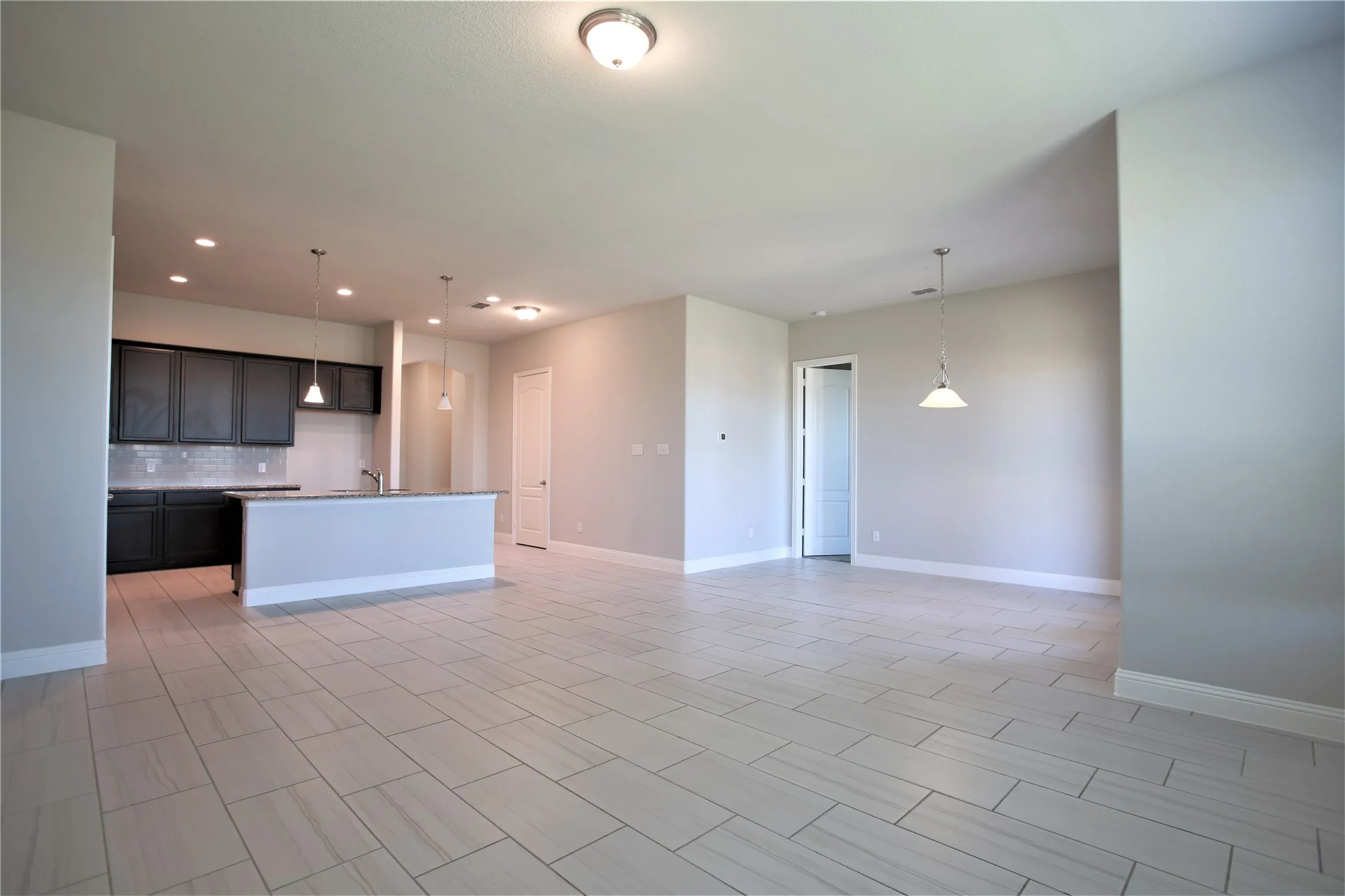 Single Family Residence For Rent in Collin County , 219 Lexington Avenue, Melissa, Texas 75454, 4 Bedroom, 2 Bathroom, 2 Garage spaces, 1,948 Sqft, built in 2018, mls#21344409, Real Estate Agent in Melissa, Homes For Rent in Collin county, Homes For Rent in Melissa, Realtor in Melissa Texas, Real Estate Brokerage Independent Realty Texas, Luminita Cordes Realtor