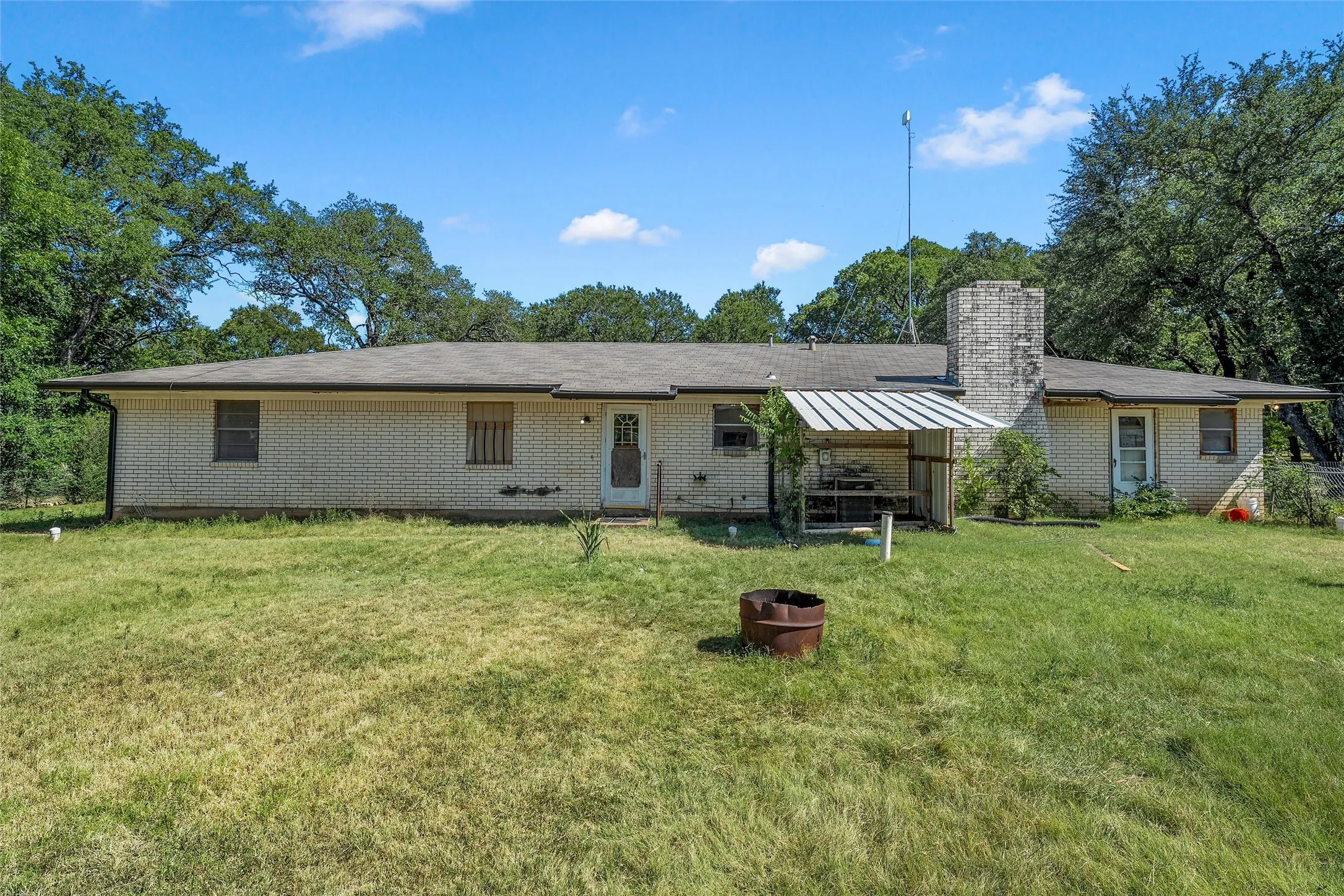 Single Family Residence For Sale in Mc Lennan County , 483 Nicole Lane, Waco, Texas 76705, 4 Bedrooms, 3 Bathrooms, 2 Garage spaces, 2,098 Sqft, built in 1965, Price $365,000, mls#21344412, Real Estate Agent in Waco, Homes For Sale in Mc Lennan county, Homes For Sale in Waco, Realtor in Waco Texas, Real Estate Brokerage Independent Realty Texas, Luminita Cordes Realtor