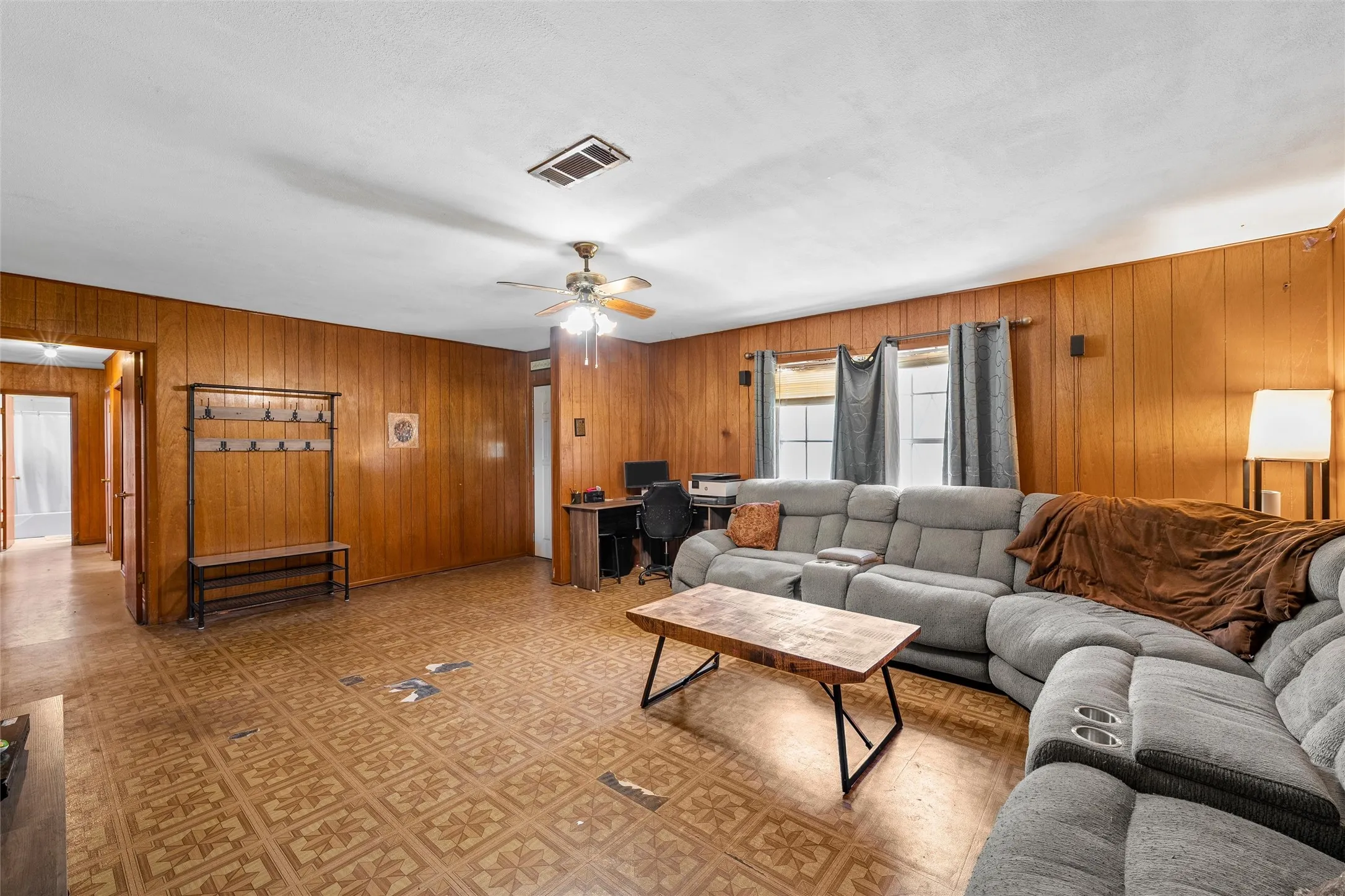 Single Family Residence For Sale in Mc Lennan County , 483 Nicole Lane, Waco, Texas 76705, 4 Bedrooms, 3 Bathrooms, 2 Garage spaces, 2,098 Sqft, built in 1965, Price $365,000, mls#21344412, Real Estate Agent in Waco, Homes For Sale in Mc Lennan county, Homes For Sale in Waco, Realtor in Waco Texas, Real Estate Brokerage Independent Realty Texas, Luminita Cordes Realtor