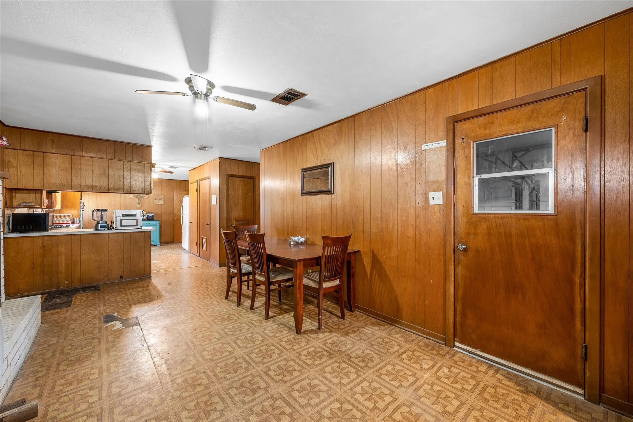 Single Family Residence For Sale in Mc Lennan County , 483 Nicole Lane, Waco, Texas 76705, 4 Bedrooms, 3 Bathrooms, 2 Garage spaces, 2,098 Sqft, built in 1965, Price $365,000, mls#21344412, Real Estate Agent in Waco, Homes For Sale in Mc Lennan county, Homes For Sale in Waco, Realtor in Waco Texas, Real Estate Brokerage Independent Realty Texas, Luminita Cordes Realtor