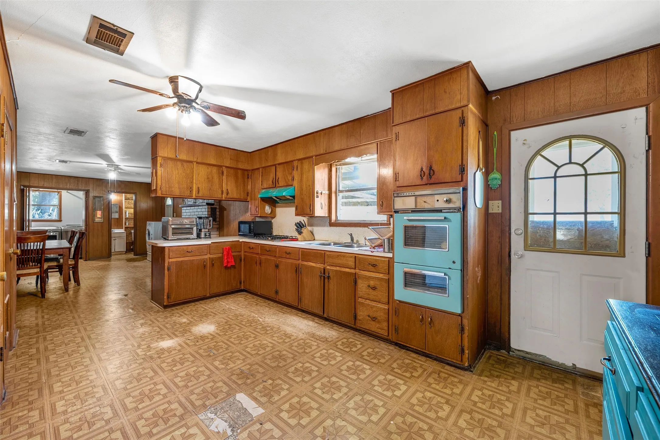 Single Family Residence For Sale in Mc Lennan County , 483 Nicole Lane, Waco, Texas 76705, 4 Bedrooms, 3 Bathrooms, 2 Garage spaces, 2,098 Sqft, built in 1965, Price $365,000, mls#21344412, Real Estate Agent in Waco, Homes For Sale in Mc Lennan county, Homes For Sale in Waco, Realtor in Waco Texas, Real Estate Brokerage Independent Realty Texas, Luminita Cordes Realtor