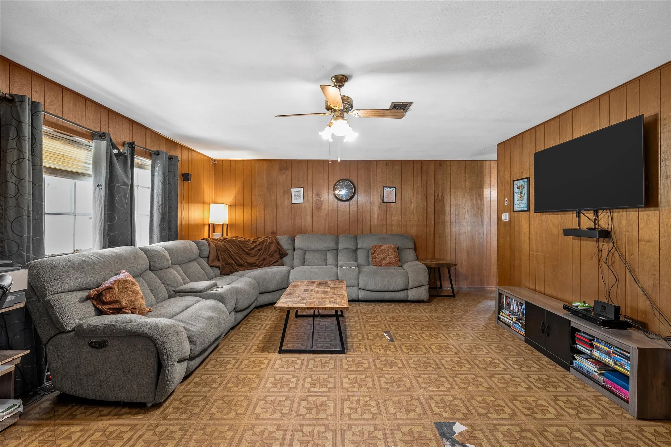 Single Family Residence For Sale in Mc Lennan County , 483 Nicole Lane, Waco, Texas 76705, 4 Bedrooms, 3 Bathrooms, 2 Garage spaces, 2,098 Sqft, built in 1965, Price $365,000, mls#21344412, Real Estate Agent in Waco, Homes For Sale in Mc Lennan county, Homes For Sale in Waco, Realtor in Waco Texas, Real Estate Brokerage Independent Realty Texas, Luminita Cordes Realtor