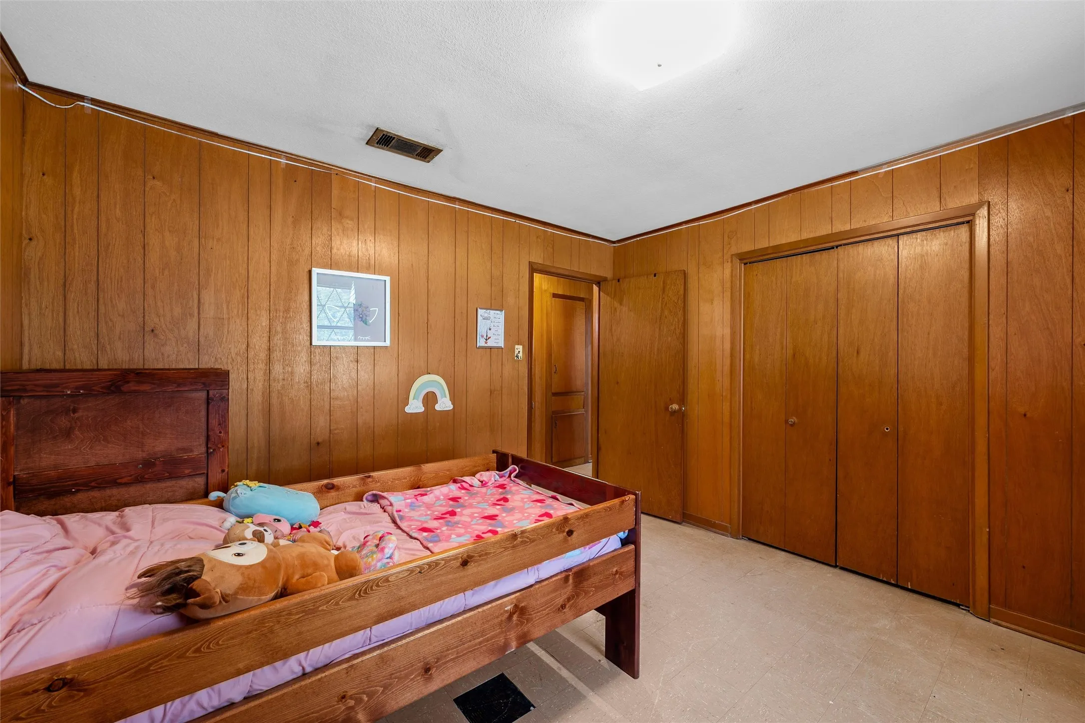 Single Family Residence For Sale in Mc Lennan County , 483 Nicole Lane, Waco, Texas 76705, 4 Bedrooms, 3 Bathrooms, 2 Garage spaces, 2,098 Sqft, built in 1965, Price $365,000, mls#21344412, Real Estate Agent in Waco, Homes For Sale in Mc Lennan county, Homes For Sale in Waco, Realtor in Waco Texas, Real Estate Brokerage Independent Realty Texas, Luminita Cordes Realtor