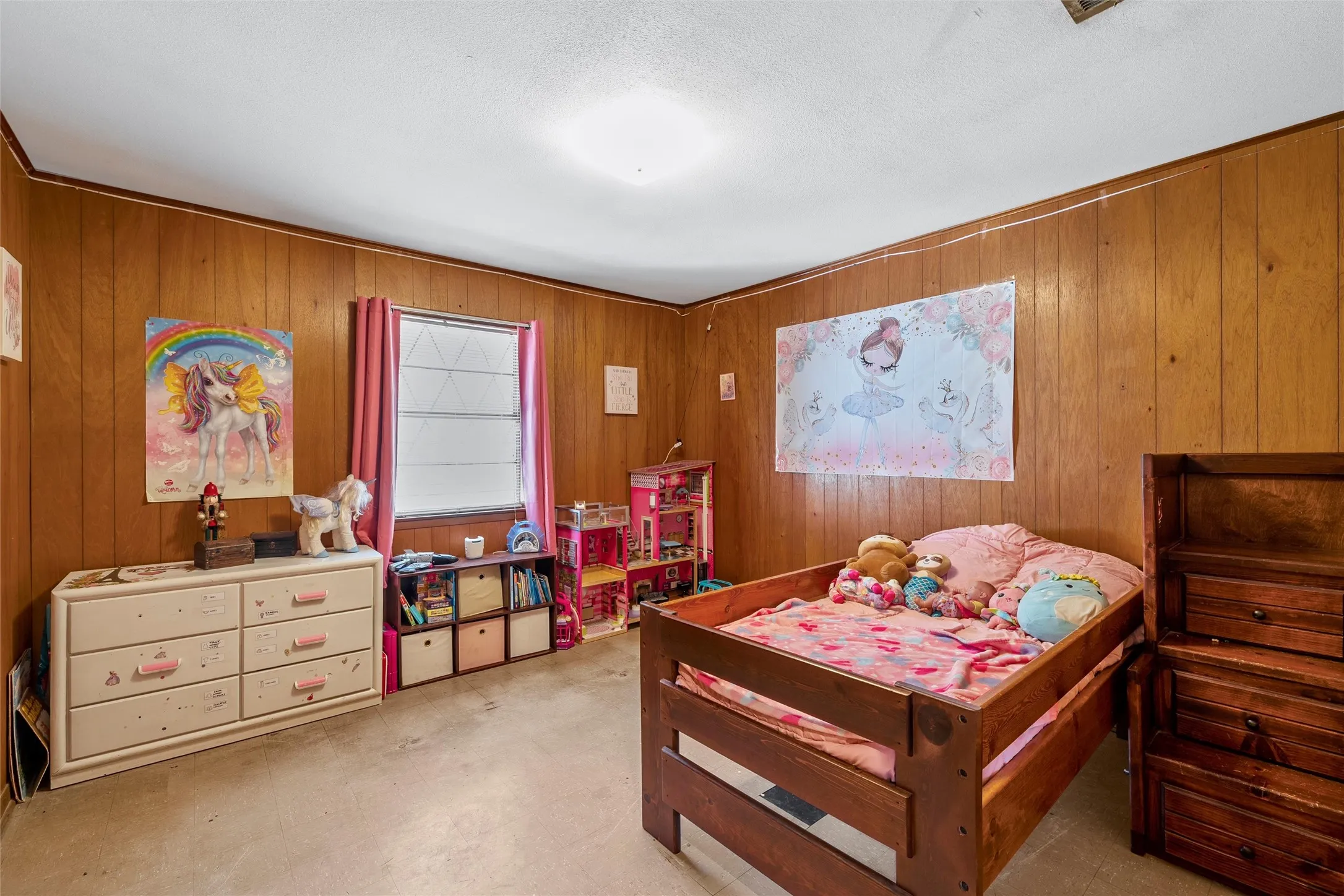 Single Family Residence For Sale in Mc Lennan County , 483 Nicole Lane, Waco, Texas 76705, 4 Bedrooms, 3 Bathrooms, 2 Garage spaces, 2,098 Sqft, built in 1965, Price $365,000, mls#21344412, Real Estate Agent in Waco, Homes For Sale in Mc Lennan county, Homes For Sale in Waco, Realtor in Waco Texas, Real Estate Brokerage Independent Realty Texas, Luminita Cordes Realtor