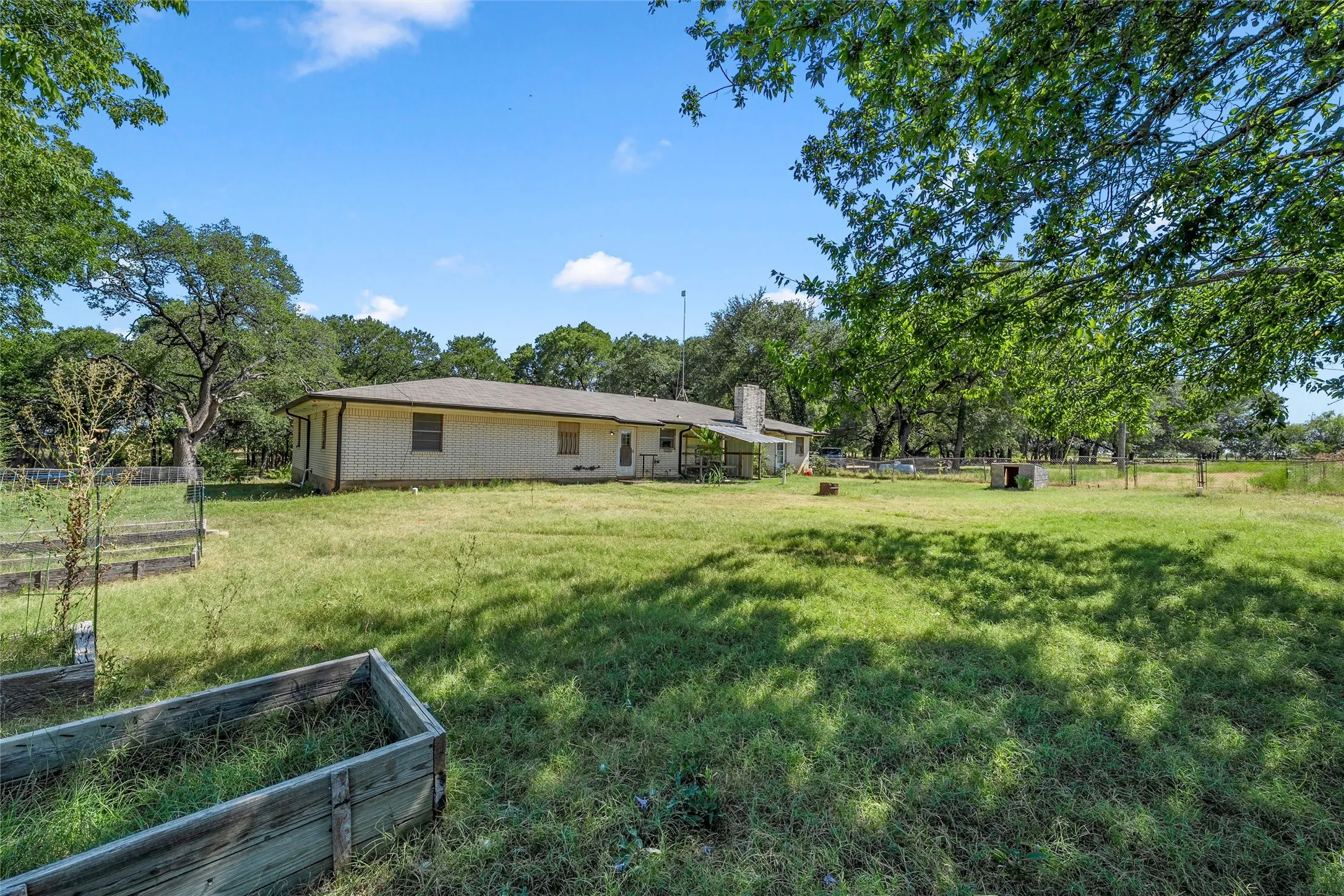 Single Family Residence For Sale in Mc Lennan County , 483 Nicole Lane, Waco, Texas 76705, 4 Bedrooms, 3 Bathrooms, 2 Garage spaces, 2,098 Sqft, built in 1965, Price $365,000, mls#21344412, Real Estate Agent in Waco, Homes For Sale in Mc Lennan county, Homes For Sale in Waco, Realtor in Waco Texas, Real Estate Brokerage Independent Realty Texas, Luminita Cordes Realtor