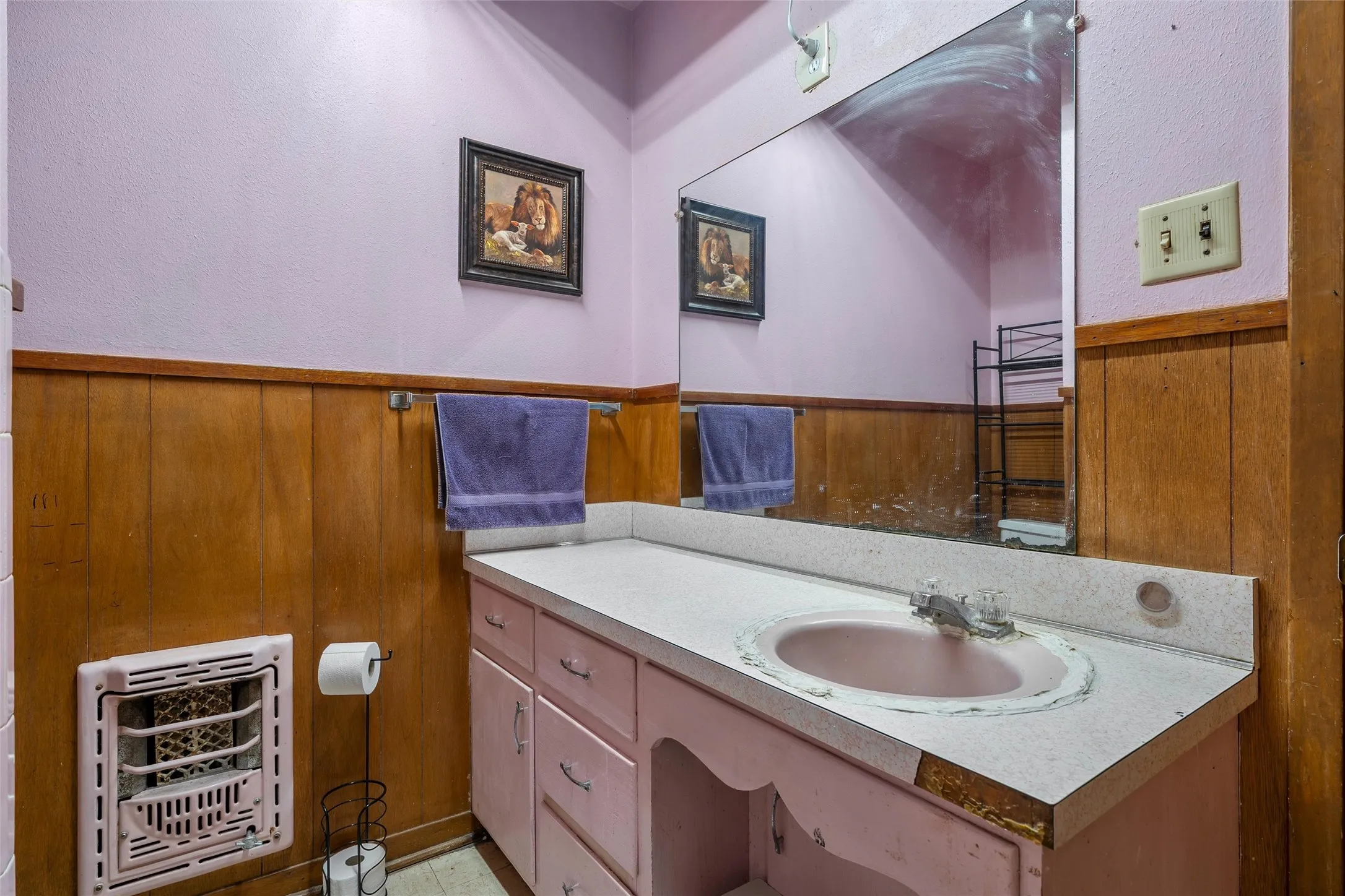 Single Family Residence For Sale in Mc Lennan County , 483 Nicole Lane, Waco, Texas 76705, 4 Bedrooms, 3 Bathrooms, 2 Garage spaces, 2,098 Sqft, built in 1965, Price $365,000, mls#21344412, Real Estate Agent in Waco, Homes For Sale in Mc Lennan county, Homes For Sale in Waco, Realtor in Waco Texas, Real Estate Brokerage Independent Realty Texas, Luminita Cordes Realtor