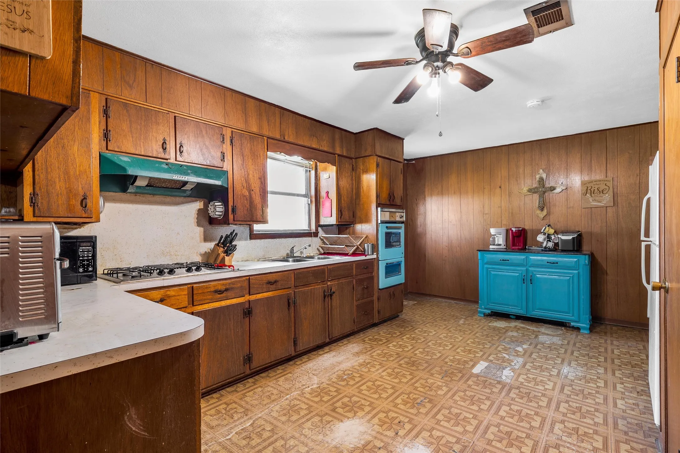Single Family Residence For Sale in Mc Lennan County , 483 Nicole Lane, Waco, Texas 76705, 4 Bedrooms, 3 Bathrooms, 2 Garage spaces, 2,098 Sqft, built in 1965, Price $365,000, mls#21344412, Real Estate Agent in Waco, Homes For Sale in Mc Lennan county, Homes For Sale in Waco, Realtor in Waco Texas, Real Estate Brokerage Independent Realty Texas, Luminita Cordes Realtor