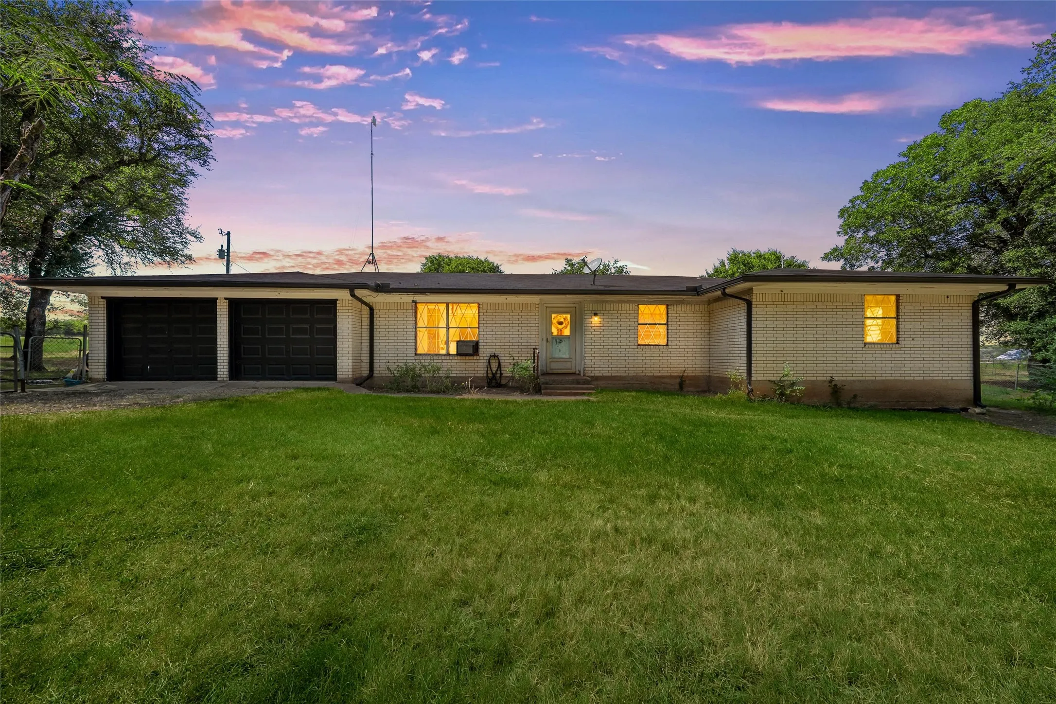Single Family Residence For Sale in Mc Lennan County , 483 Nicole Lane, Waco, Texas 76705, 4 Bedrooms, 3 Bathrooms, 2 Garage spaces, 2,098 Sqft, built in 1965, Price $365,000, mls#21344412, Real Estate Agent in Waco, Homes For Sale in Mc Lennan county, Homes For Sale in Waco, Realtor in Waco Texas, Real Estate Brokerage Independent Realty Texas, Luminita Cordes Realtor