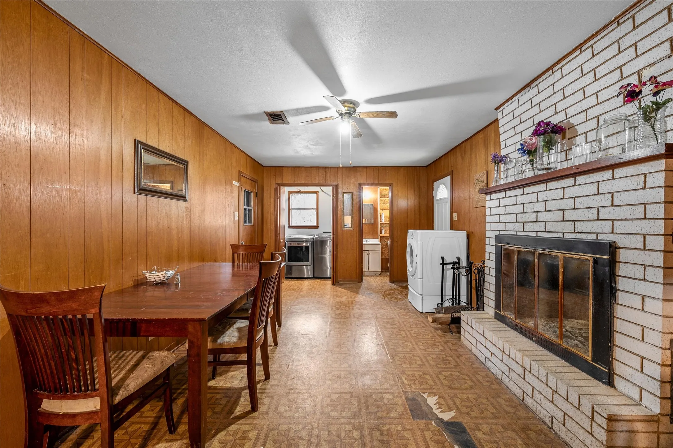 Single Family Residence For Sale in Mc Lennan County , 483 Nicole Lane, Waco, Texas 76705, 4 Bedrooms, 3 Bathrooms, 2 Garage spaces, 2,098 Sqft, built in 1965, Price $365,000, mls#21344412, Real Estate Agent in Waco, Homes For Sale in Mc Lennan county, Homes For Sale in Waco, Realtor in Waco Texas, Real Estate Brokerage Independent Realty Texas, Luminita Cordes Realtor