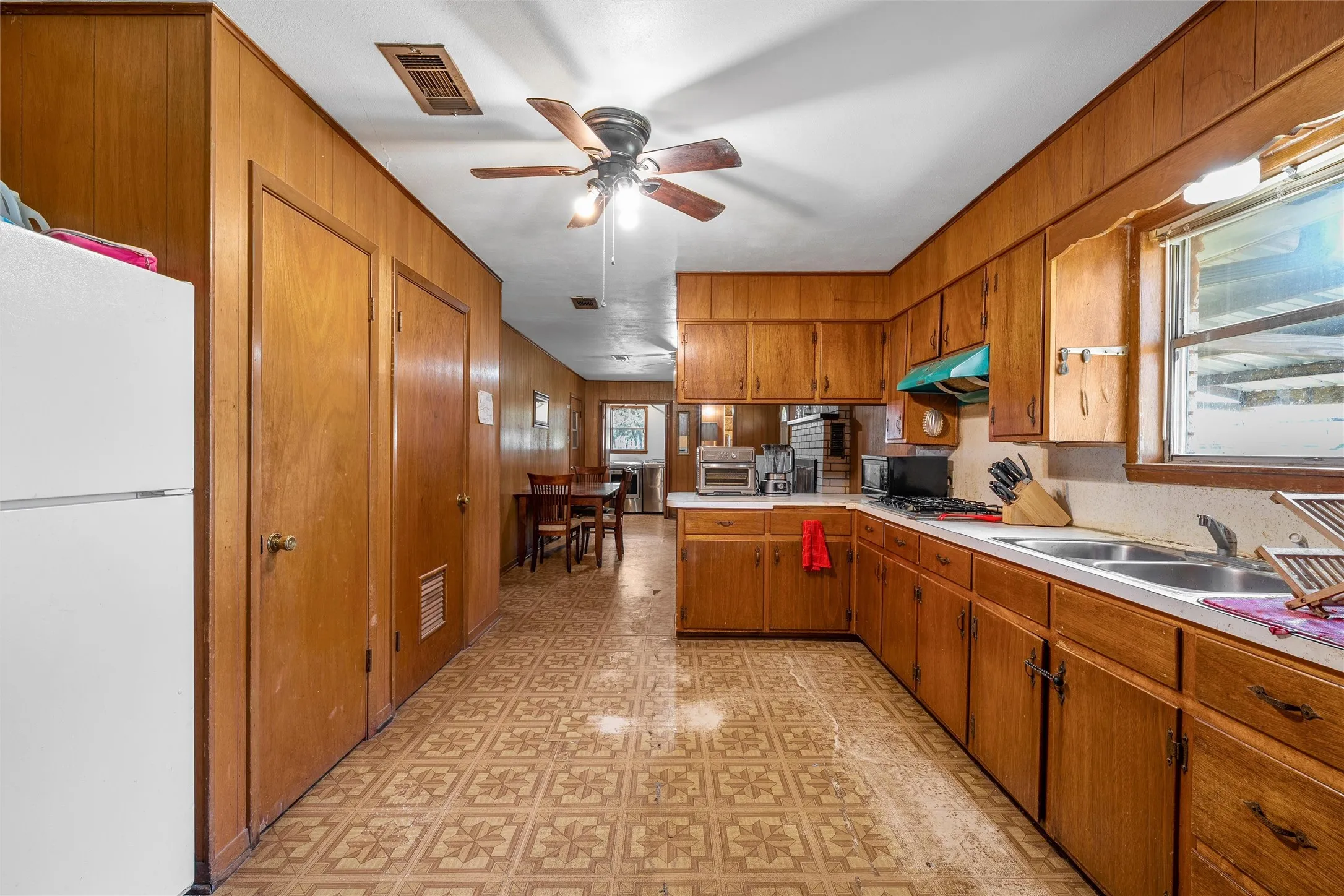 Single Family Residence For Sale in Mc Lennan County , 483 Nicole Lane, Waco, Texas 76705, 4 Bedrooms, 3 Bathrooms, 2 Garage spaces, 2,098 Sqft, built in 1965, Price $365,000, mls#21344412, Real Estate Agent in Waco, Homes For Sale in Mc Lennan county, Homes For Sale in Waco, Realtor in Waco Texas, Real Estate Brokerage Independent Realty Texas, Luminita Cordes Realtor