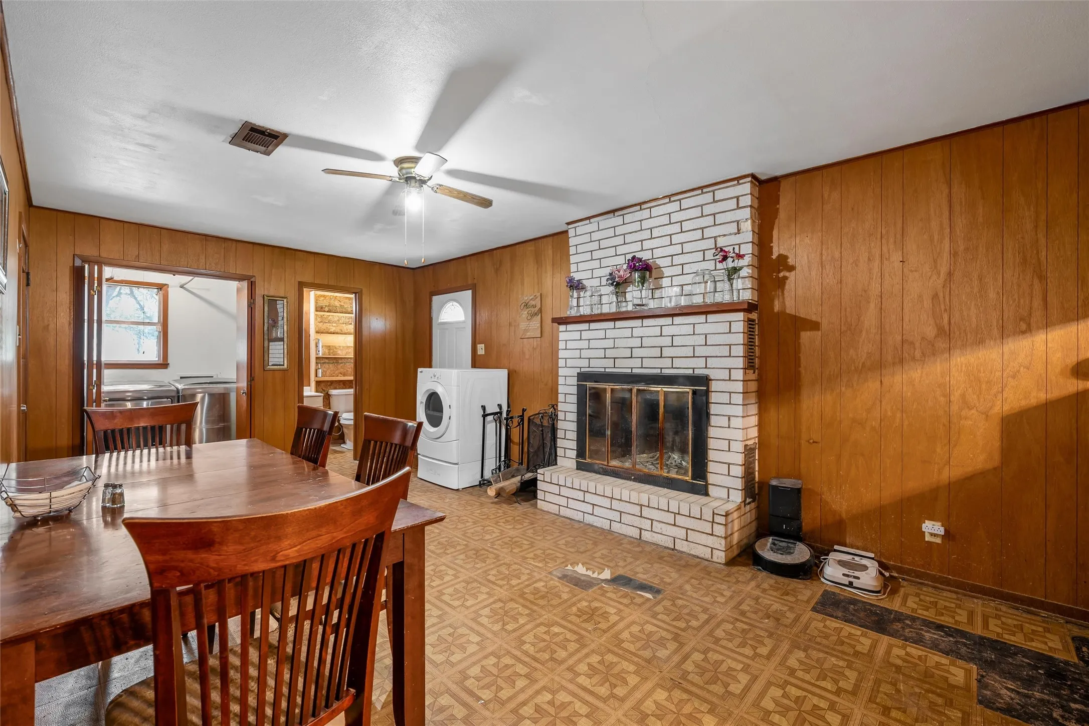 Single Family Residence For Sale in Mc Lennan County , 483 Nicole Lane, Waco, Texas 76705, 4 Bedrooms, 3 Bathrooms, 2 Garage spaces, 2,098 Sqft, built in 1965, Price $365,000, mls#21344412, Real Estate Agent in Waco, Homes For Sale in Mc Lennan county, Homes For Sale in Waco, Realtor in Waco Texas, Real Estate Brokerage Independent Realty Texas, Luminita Cordes Realtor