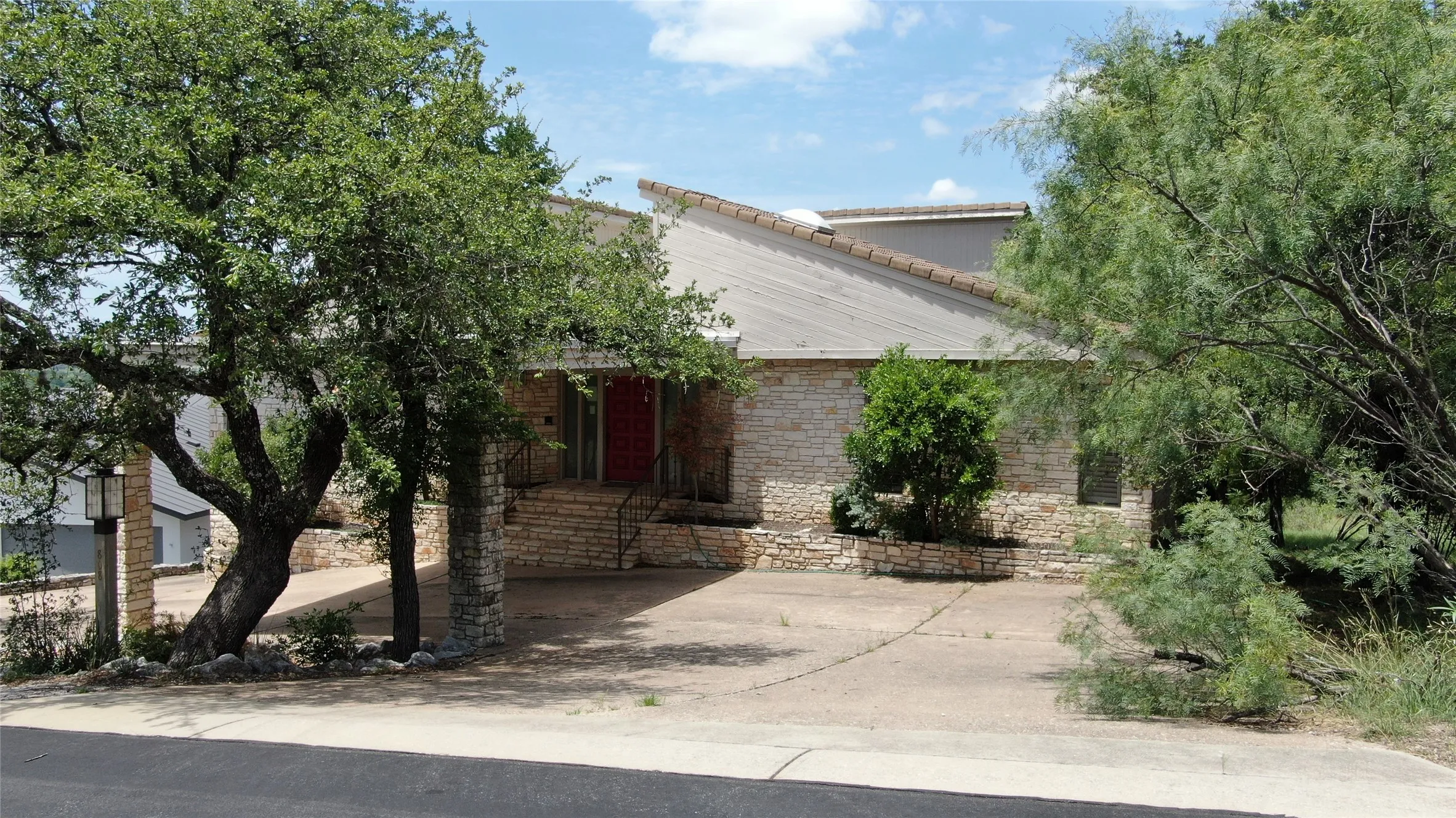 Single Family Residence For Sale in Llano County , 808 Ox Bow, Horseshoe Bay, Texas 78657, 4 Bedroom, 4 Bathroom, Garage spaces, 3,169 Sqft, built in 1979, mls#21344457, Real Estate Agent in Horseshoe Bay, Homes For Sale in Llano county, Homes For Sale in Horseshoe Bay, Realtor in Horseshoe Bay Texas, Real Estate Brokerage Independent Realty Texas, Luminita Cordes Realtor