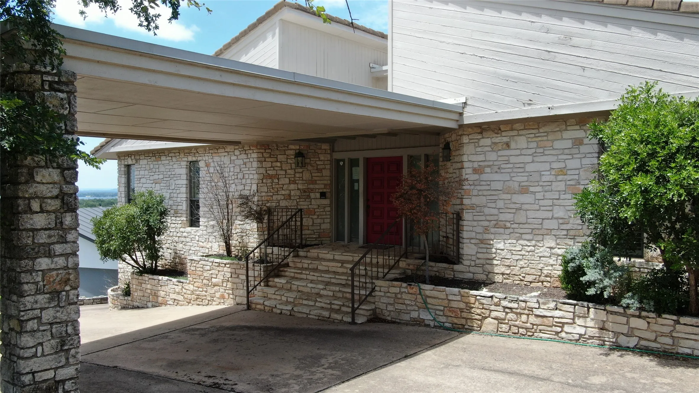 Single Family Residence For Sale in Llano County , 808 Ox Bow, Horseshoe Bay, Texas 78657, 4 Bedroom, 4 Bathroom, Garage spaces, 3,169 Sqft, built in 1979, mls#21344457, Real Estate Agent in Horseshoe Bay, Homes For Sale in Llano county, Homes For Sale in Horseshoe Bay, Realtor in Horseshoe Bay Texas, Real Estate Brokerage Independent Realty Texas, Luminita Cordes Realtor