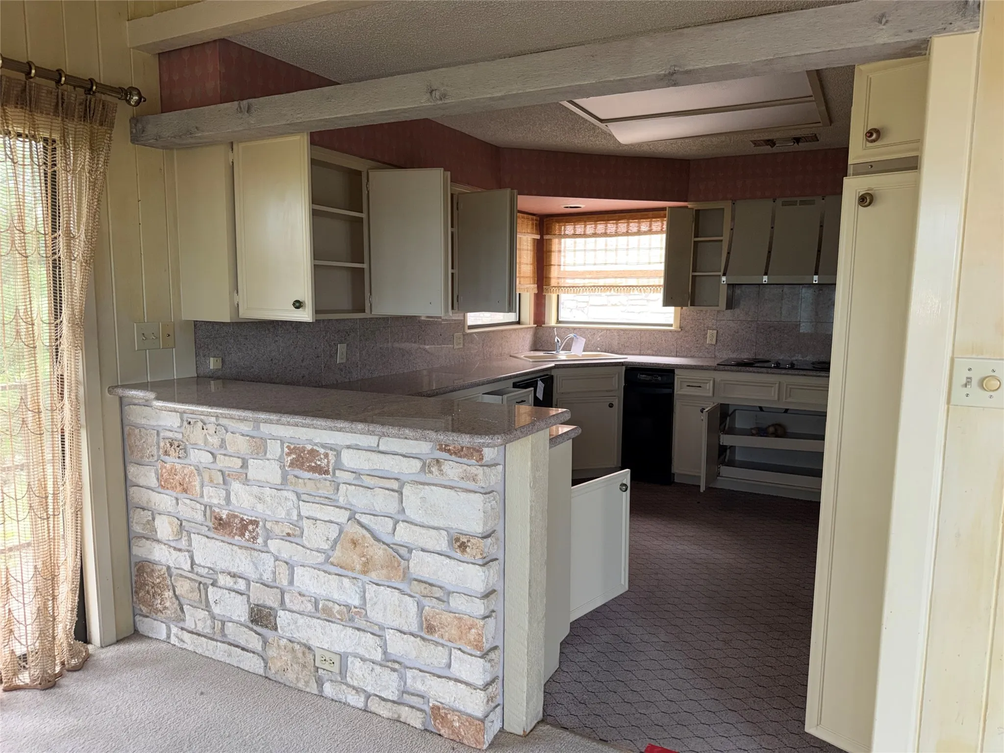 Single Family Residence For Sale in Llano County , 808 Ox Bow, Horseshoe Bay, Texas 78657, 4 Bedroom, 4 Bathroom, Garage spaces, 3,169 Sqft, built in 1979, mls#21344457, Real Estate Agent in Horseshoe Bay, Homes For Sale in Llano county, Homes For Sale in Horseshoe Bay, Realtor in Horseshoe Bay Texas, Real Estate Brokerage Independent Realty Texas, Luminita Cordes Realtor