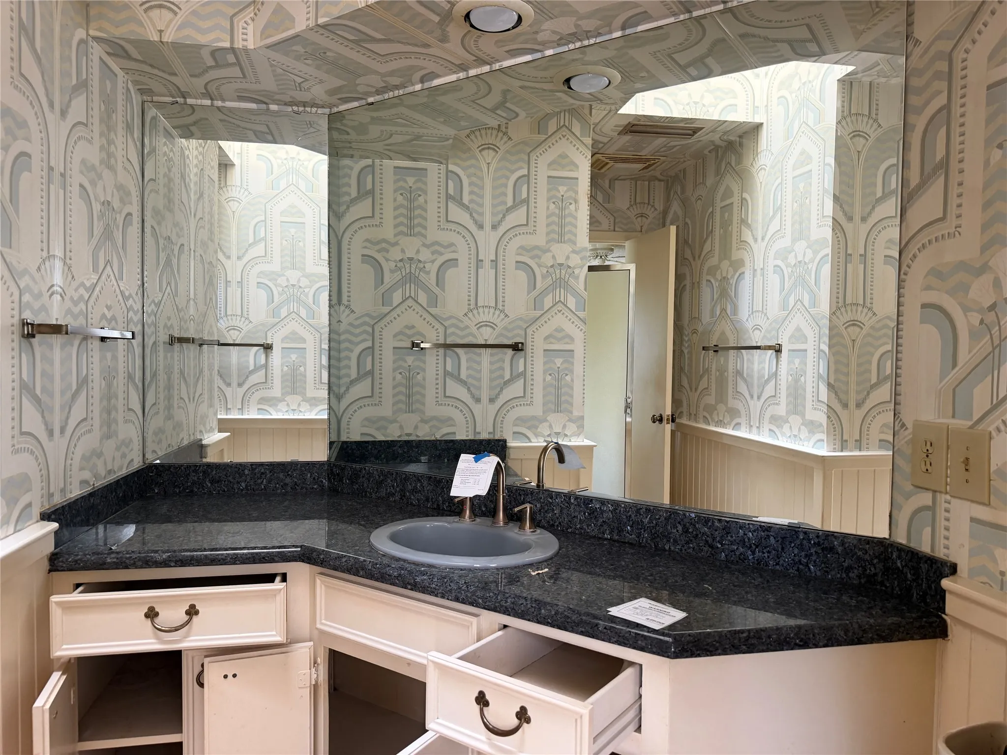 Single Family Residence For Sale in Llano County , 808 Ox Bow, Horseshoe Bay, Texas 78657, 4 Bedroom, 4 Bathroom, Garage spaces, 3,169 Sqft, built in 1979, mls#21344457, Real Estate Agent in Horseshoe Bay, Homes For Sale in Llano county, Homes For Sale in Horseshoe Bay, Realtor in Horseshoe Bay Texas, Real Estate Brokerage Independent Realty Texas, Luminita Cordes Realtor