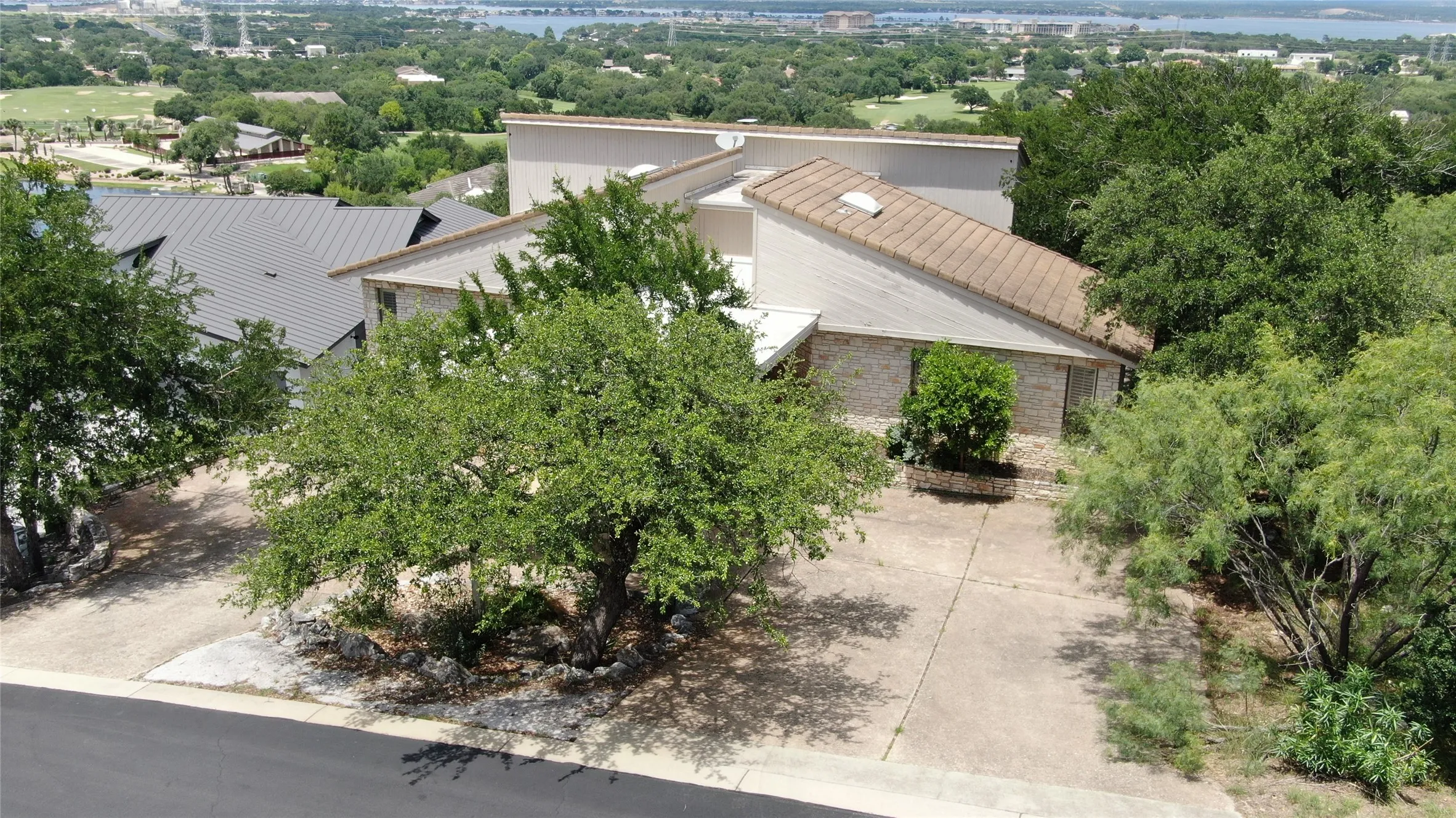 Single Family Residence For Sale in Llano County , 808 Ox Bow, Horseshoe Bay, Texas 78657, 4 Bedroom, 4 Bathroom, Garage spaces, 3,169 Sqft, built in 1979, mls#21344457, Real Estate Agent in Horseshoe Bay, Homes For Sale in Llano county, Homes For Sale in Horseshoe Bay, Realtor in Horseshoe Bay Texas, Real Estate Brokerage Independent Realty Texas, Luminita Cordes Realtor